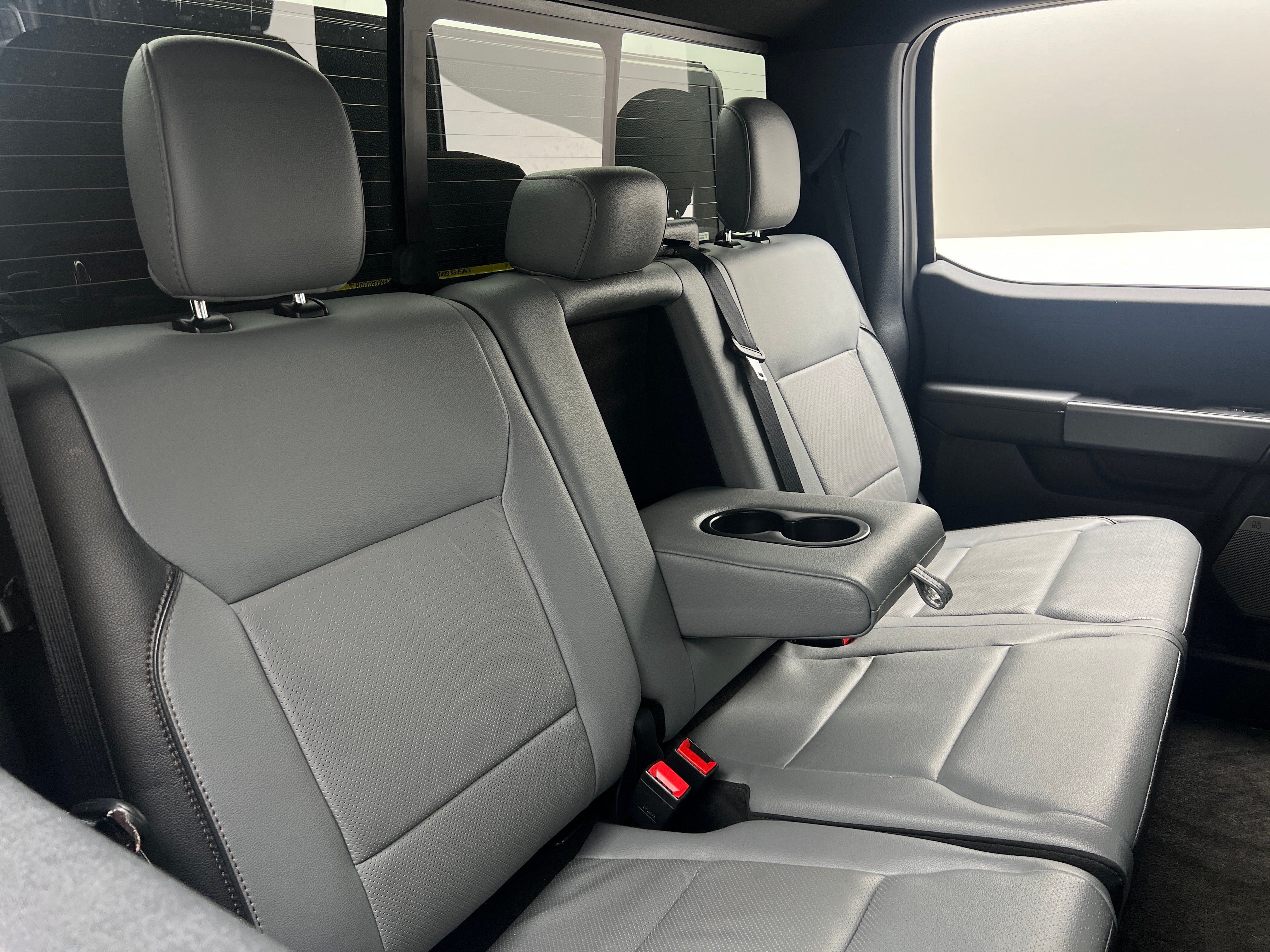 2022 Ford F-150 Lightning Lariat 6