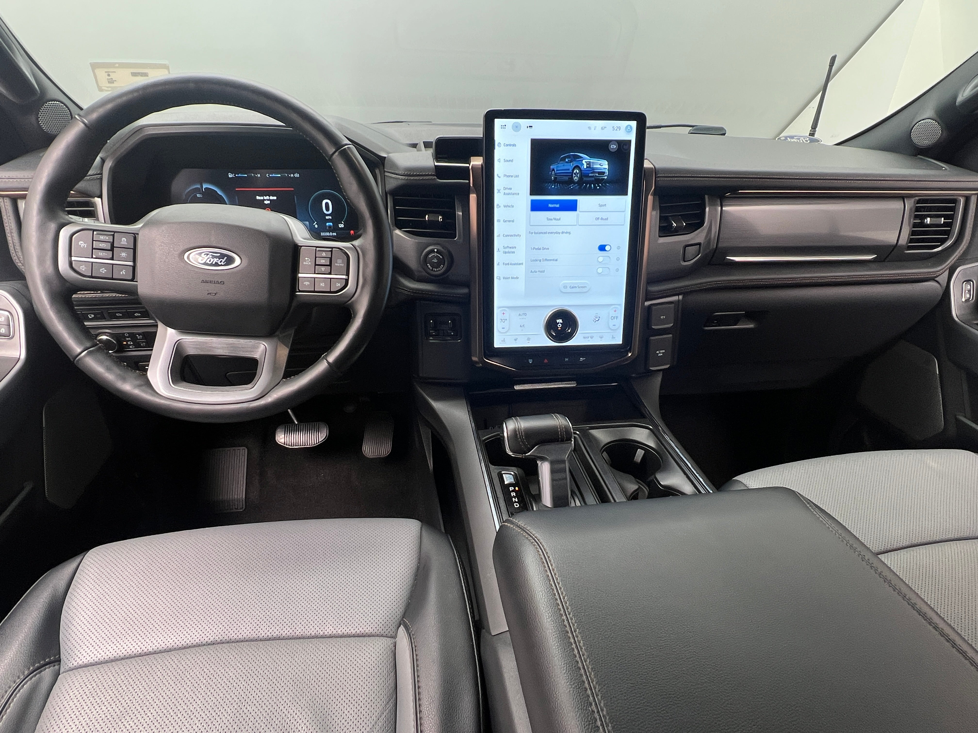 2022 Ford F-150 Lightning Lariat 3