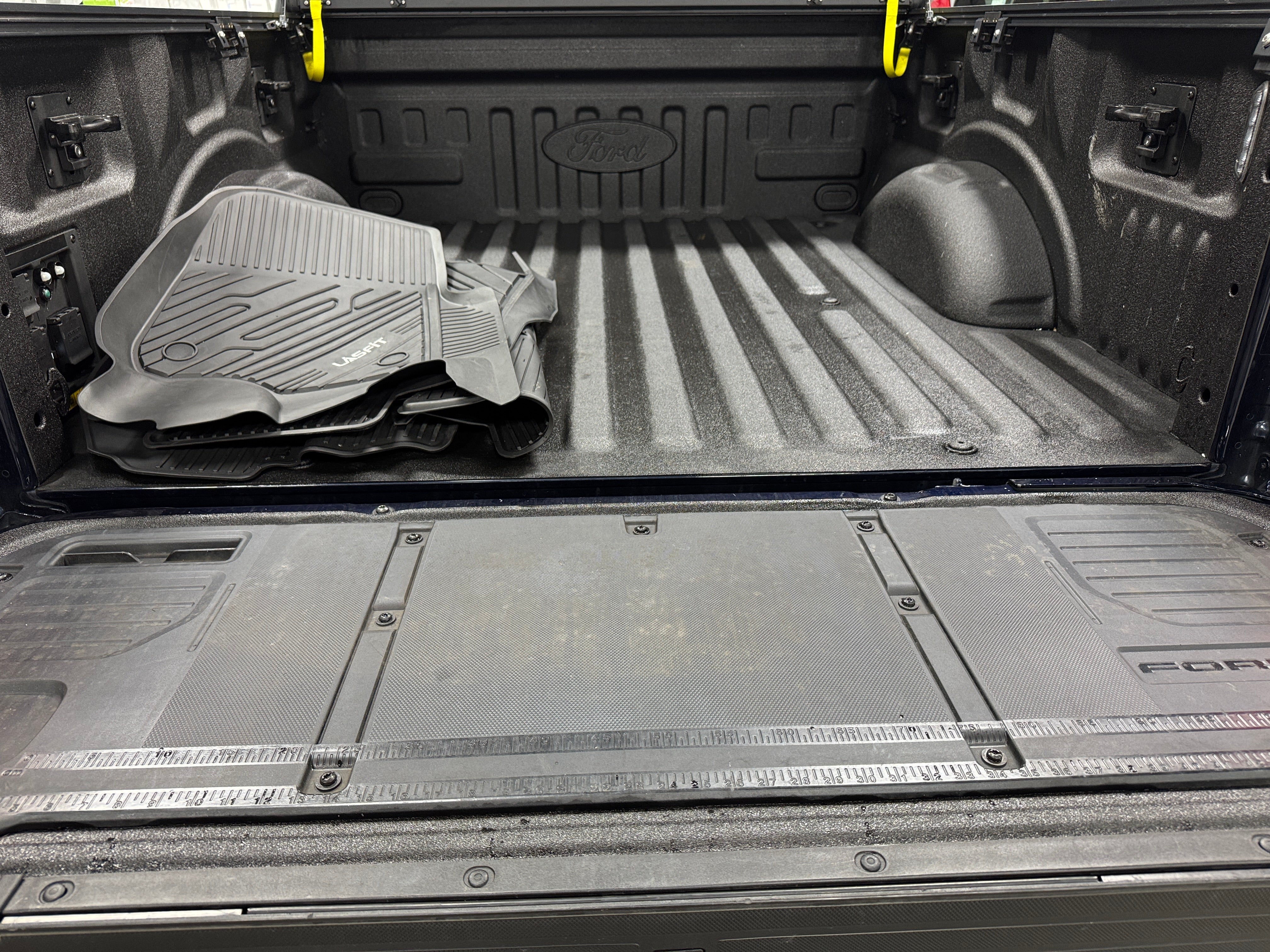 2022 Ford F-150 Lightning Lariat 7