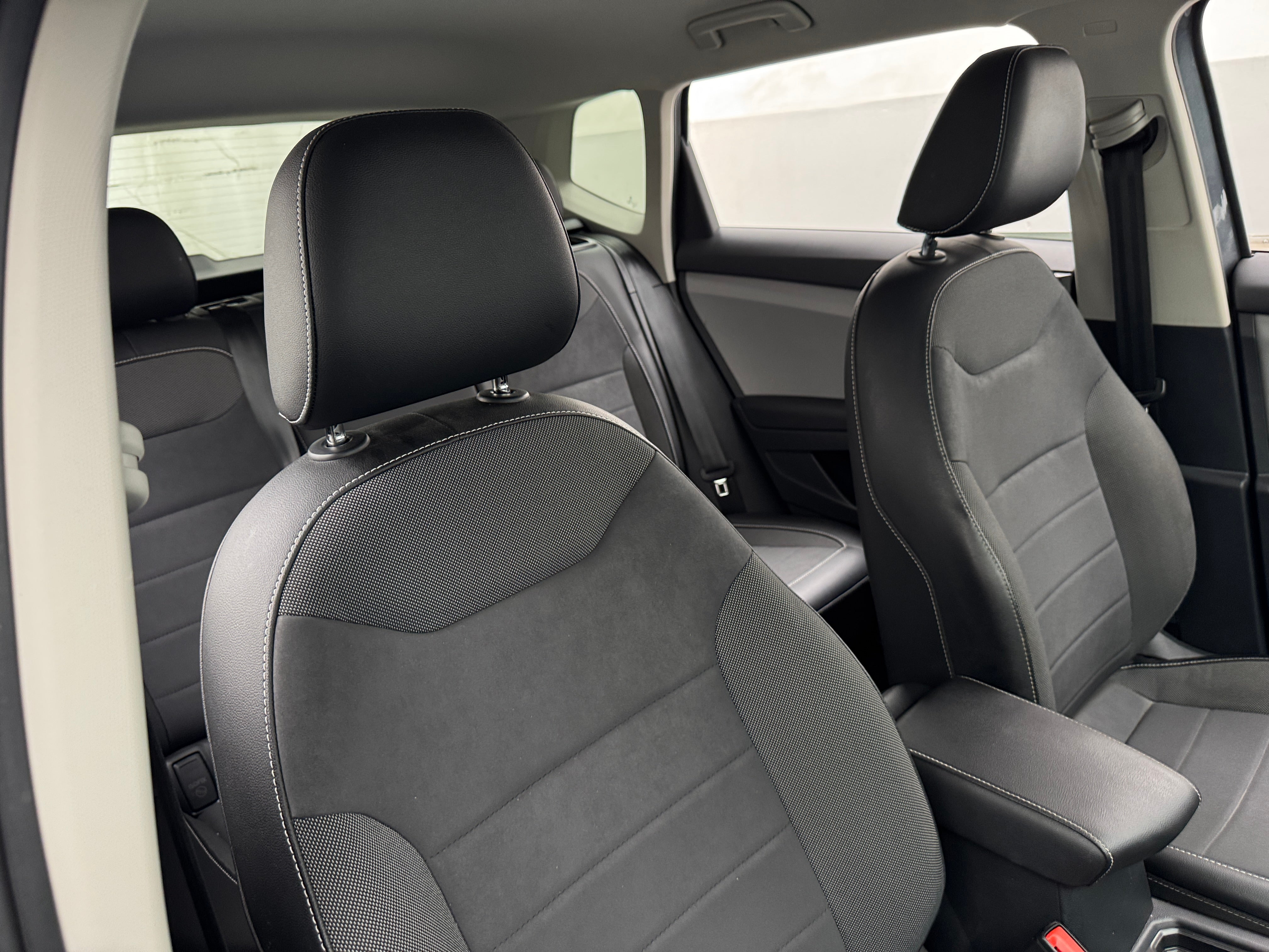 2022 Volkswagen Taos SE 2