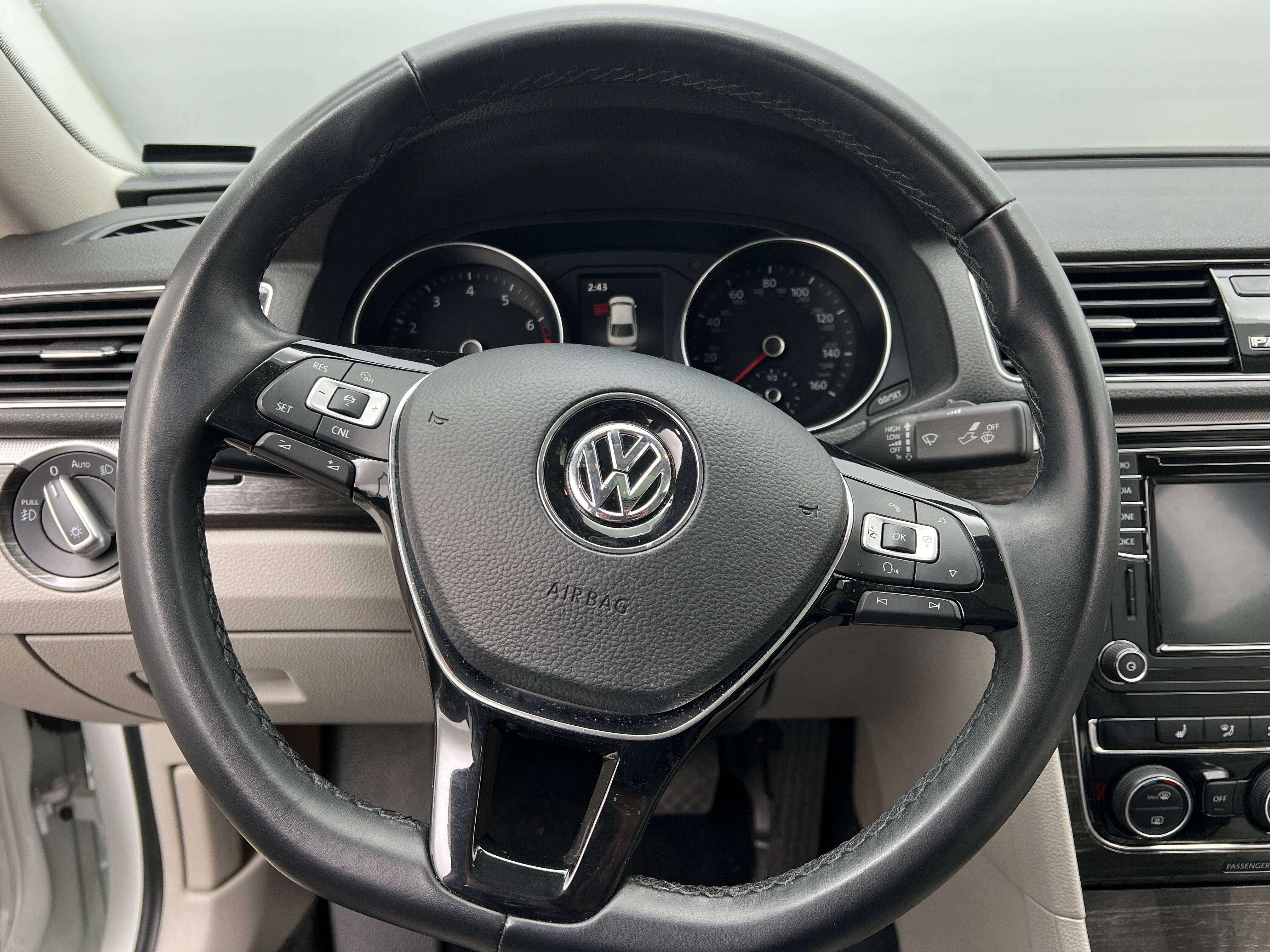 2018 Volkswagen Passat 2.0T 4