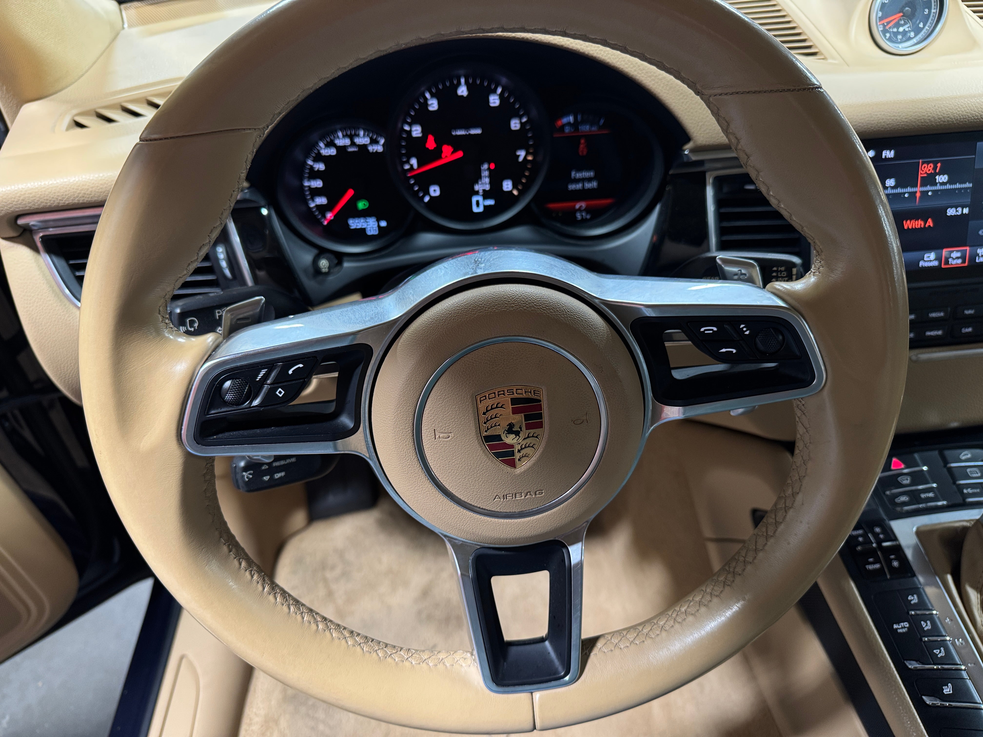 2017 Porsche Macan Base 4