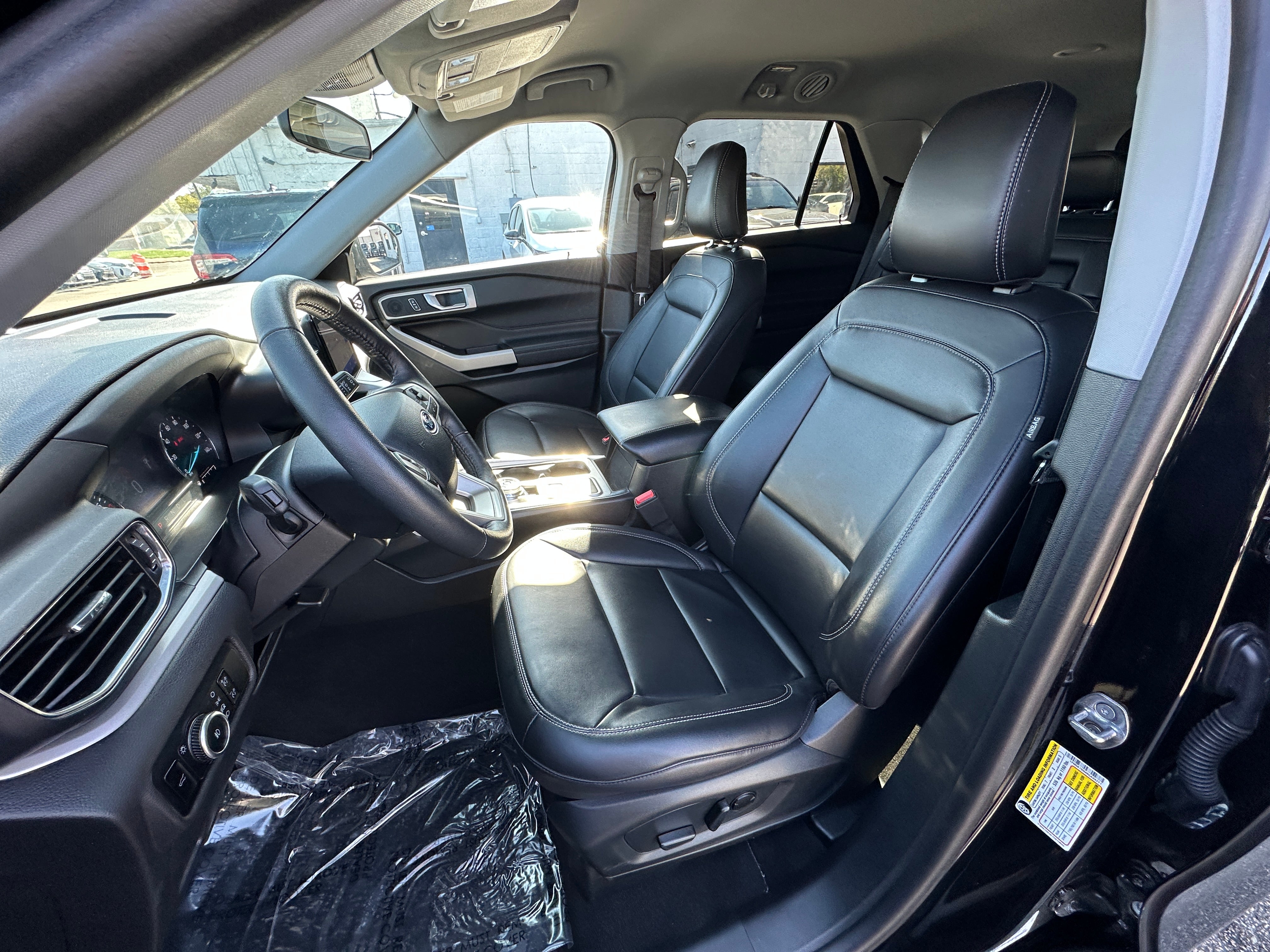 2024 Ford Explorer XLT 2