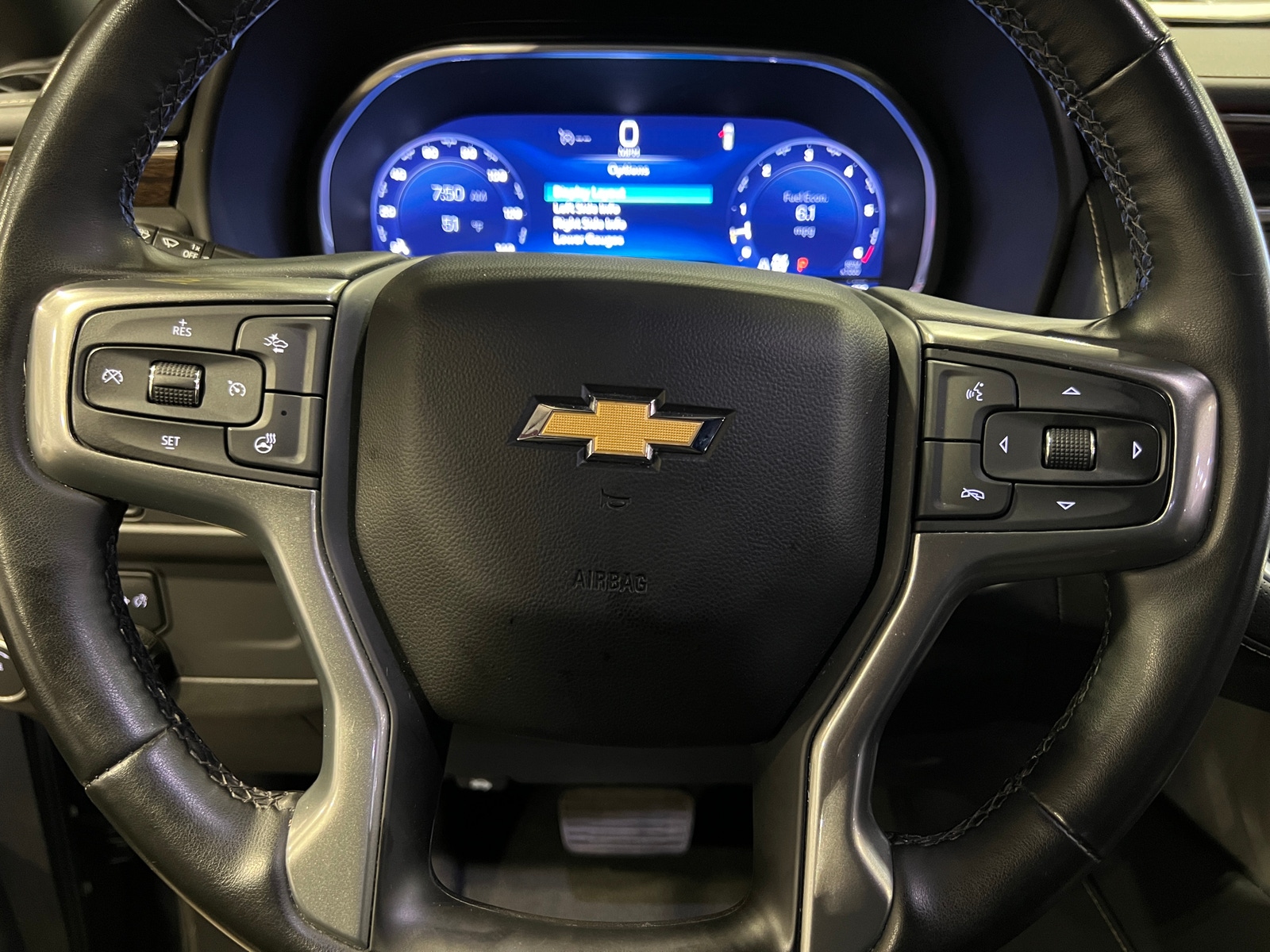 Thumbnail: 2023 Chevrolet Suburban - 5
