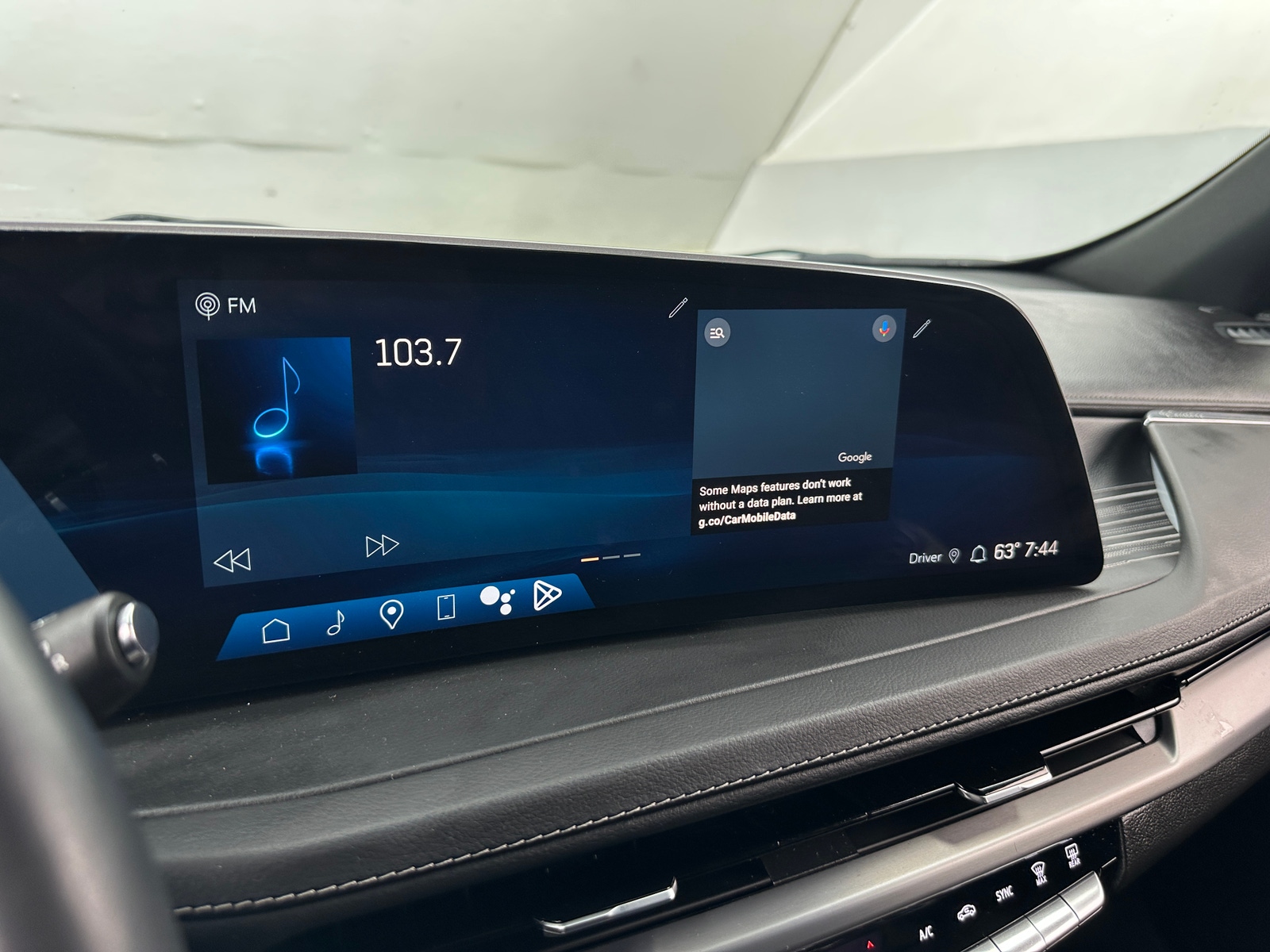 Thumbnail: 2024 Cadillac XT4 - 3