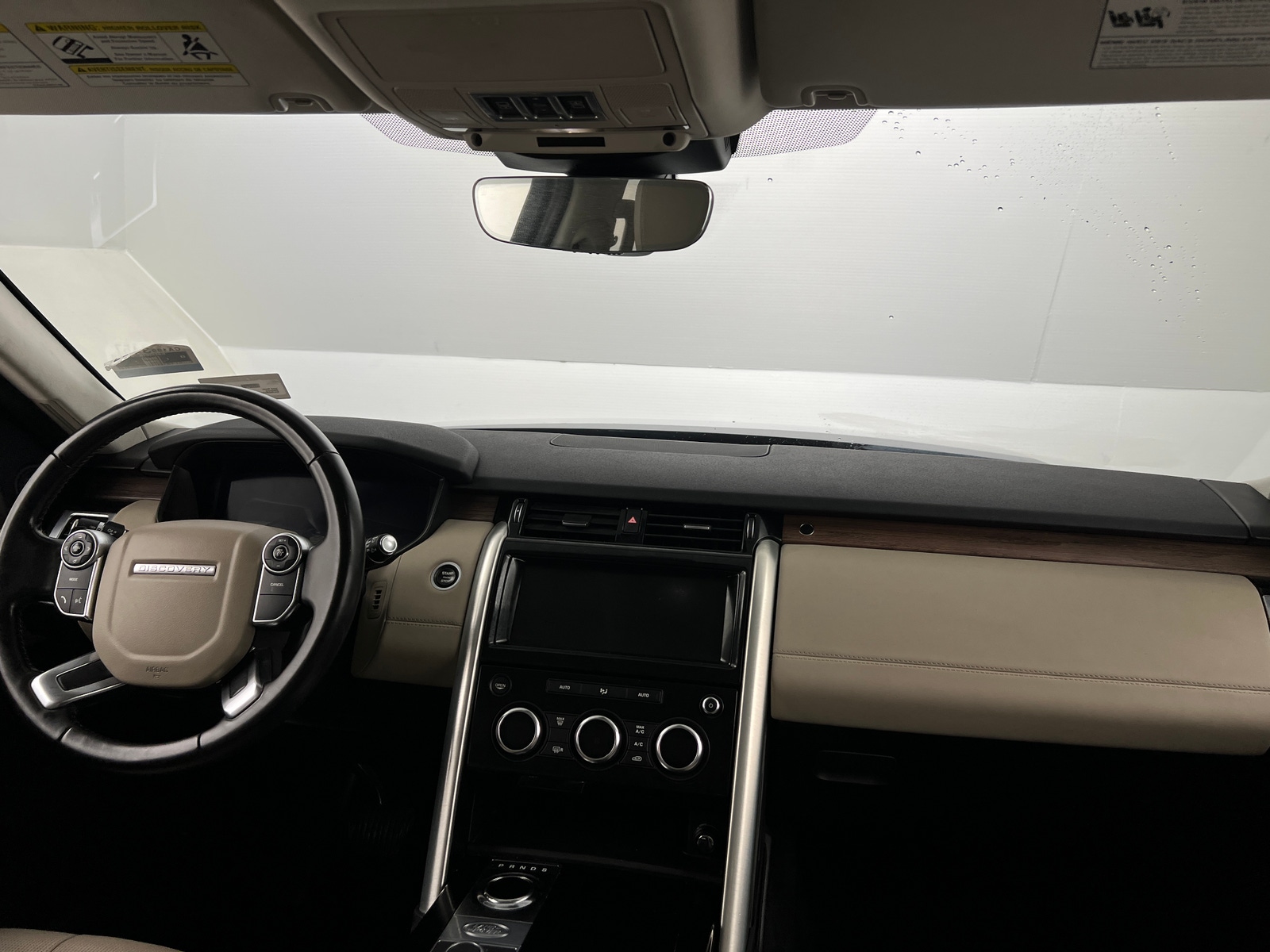 Thumbnail: 2018 Land Rover Discovery - 2