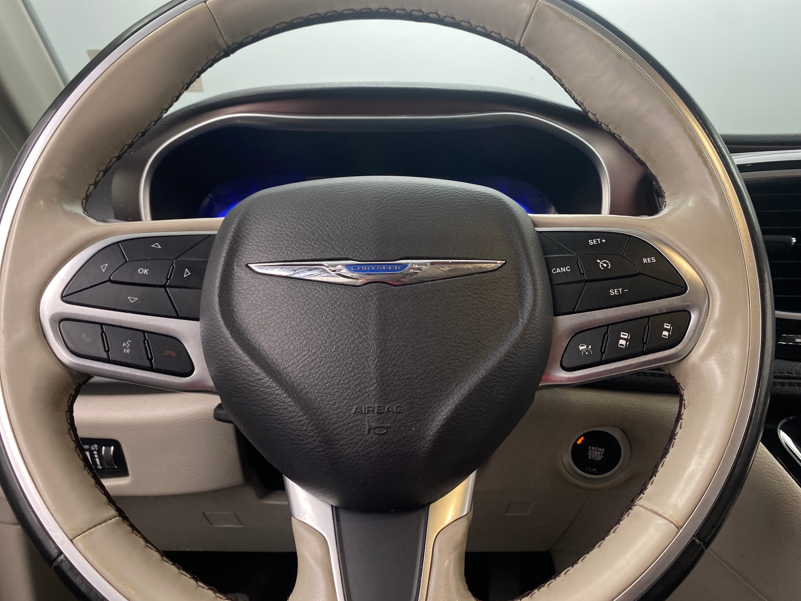 Thumbnail: 2019 Chrysler Pacifica - 4