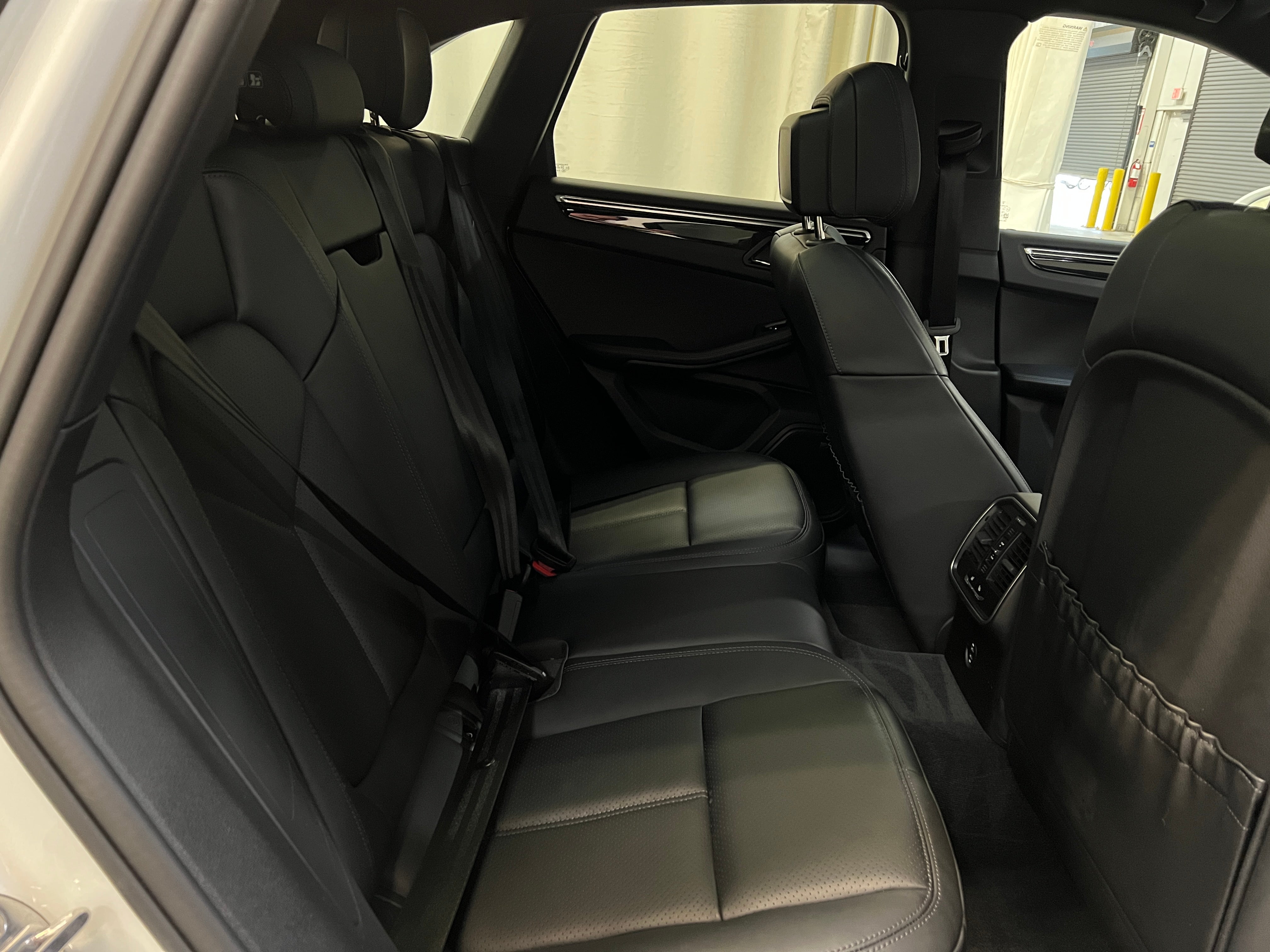 2024 Porsche Macan T 6
