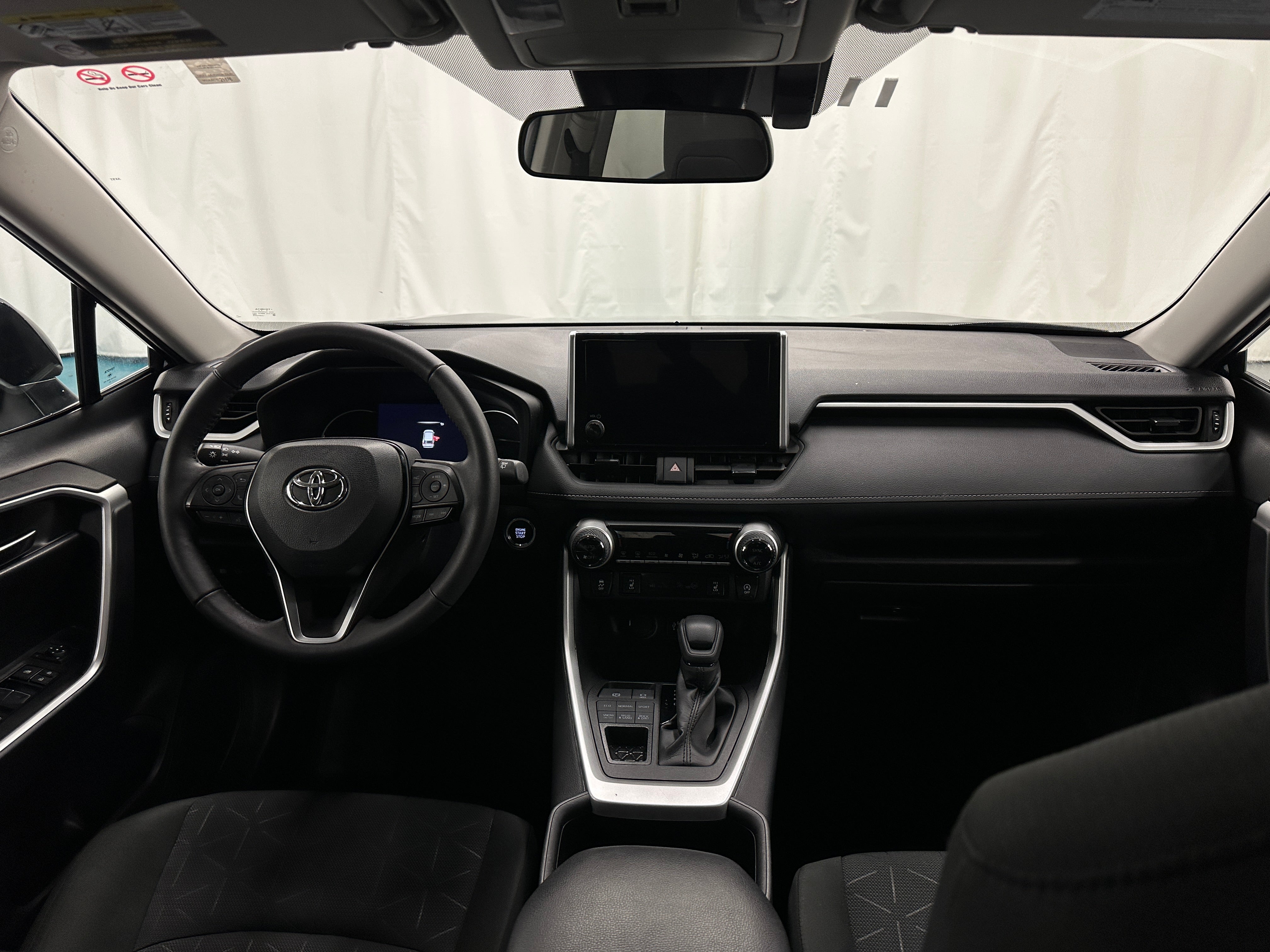 2024 Toyota RAV4 XLE 3