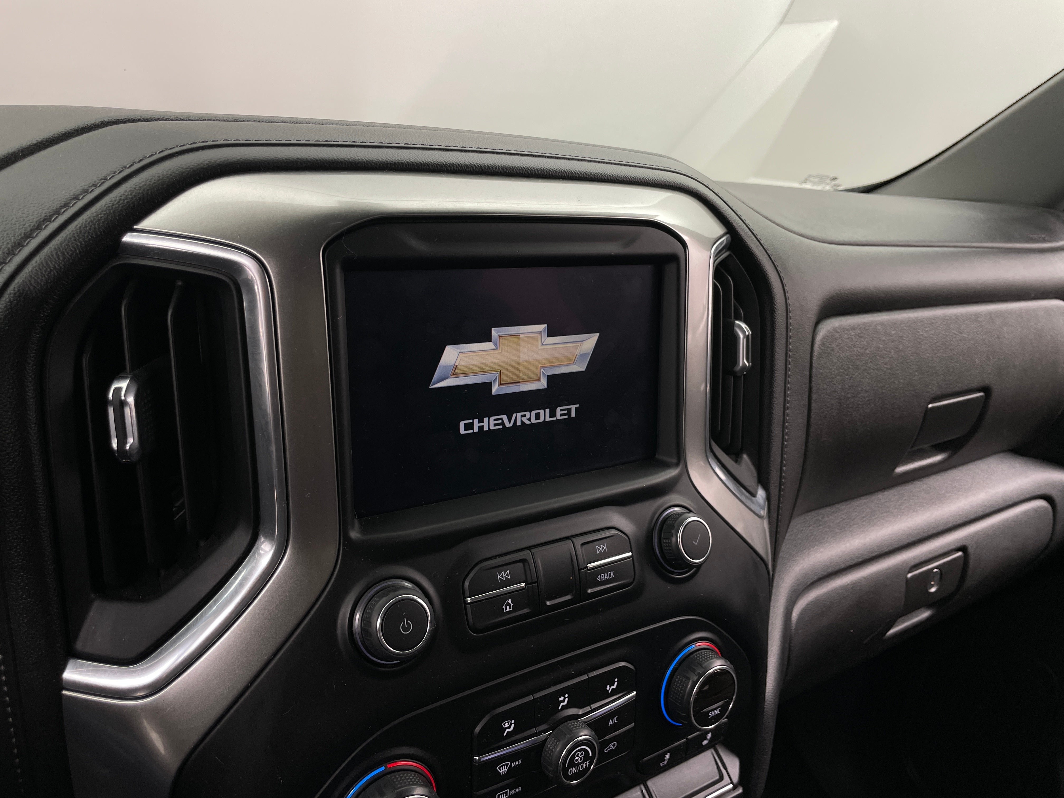 2019 Chevrolet Silverado 1500 RST 4
