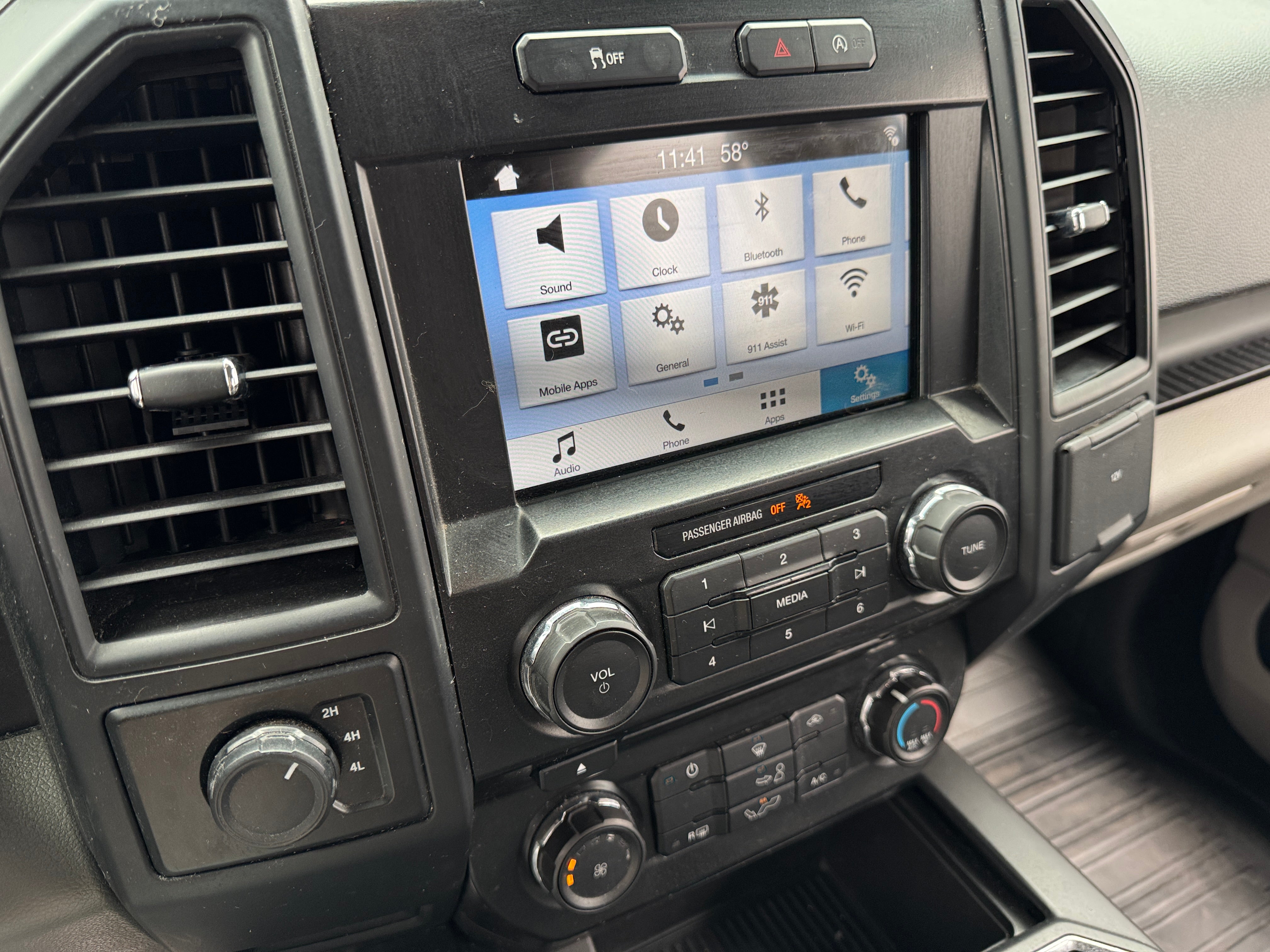 2017 Ford Econoline E-150 4