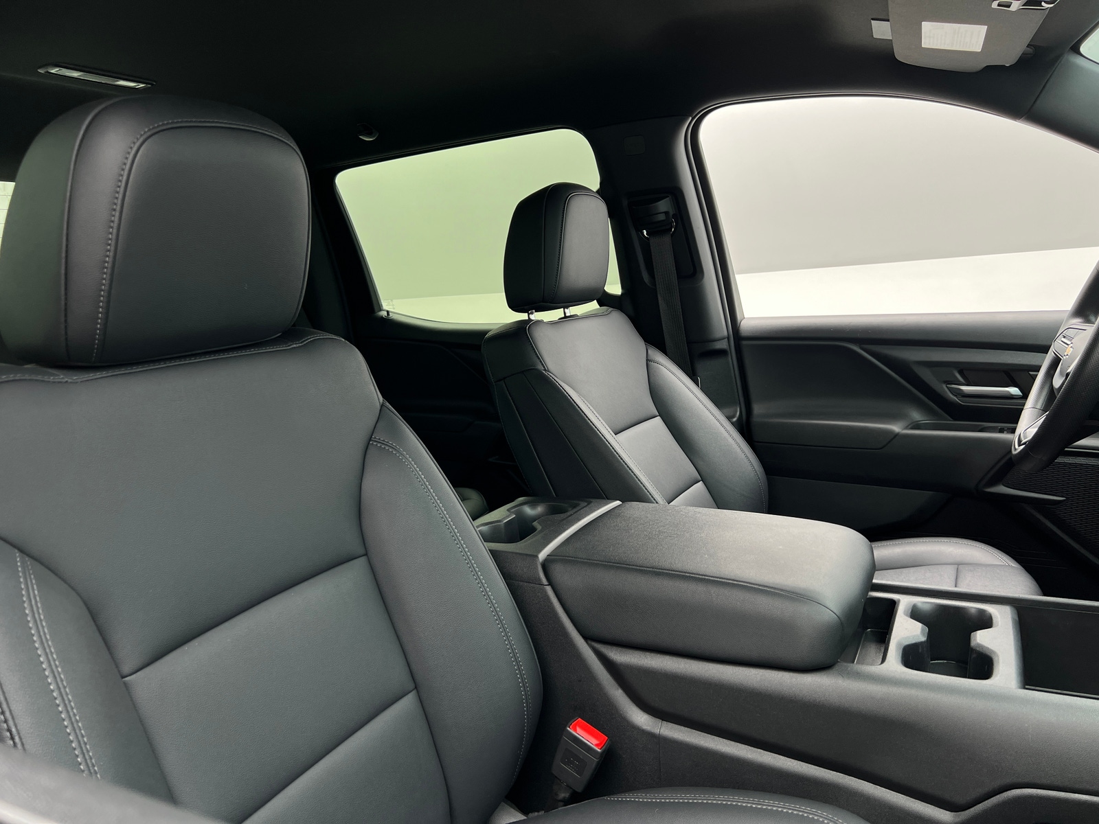 Thumbnail: 2024 Chevrolet Silverado EV - 2