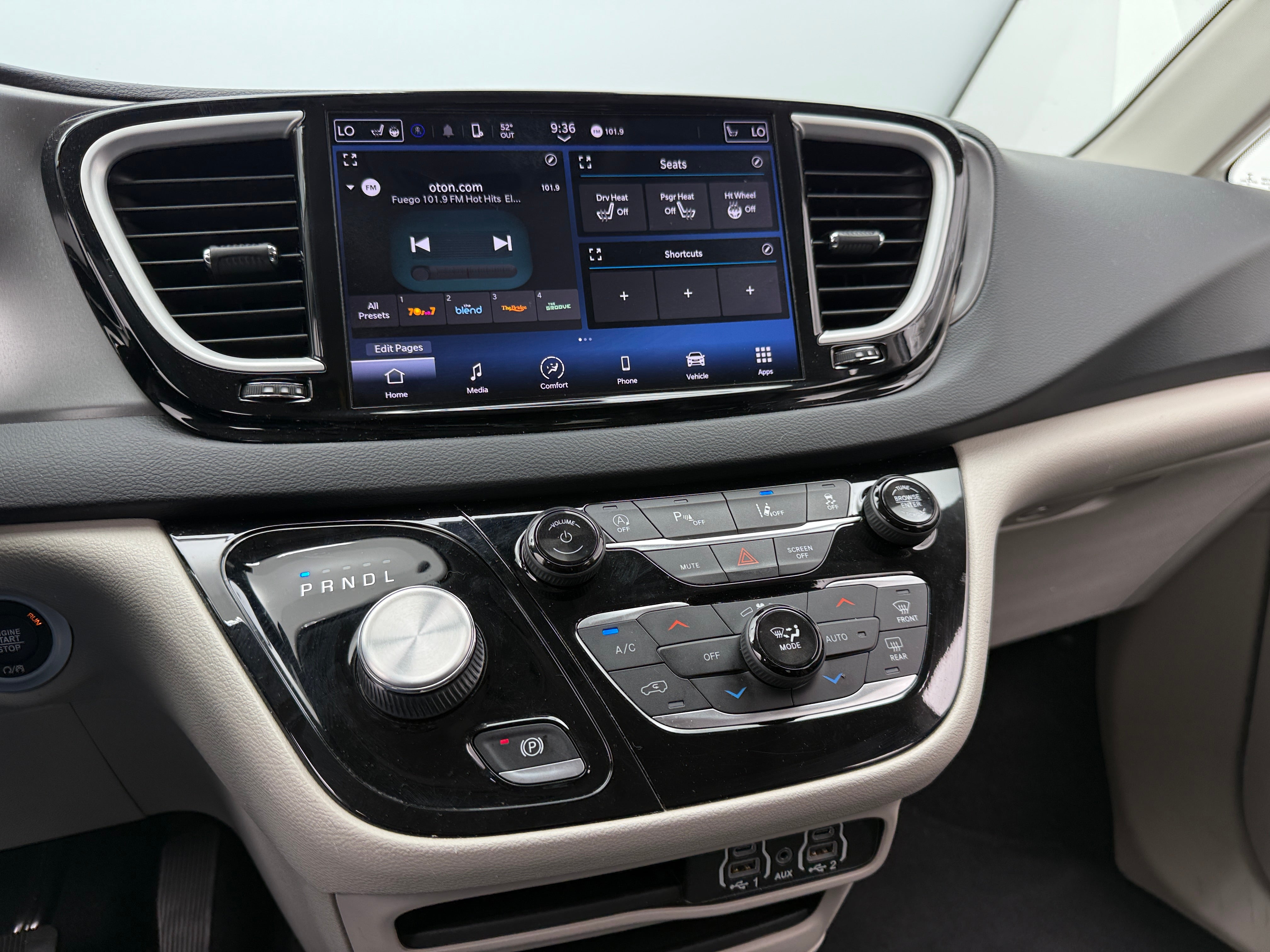 2023 Chrysler Pacifica Touring L 3