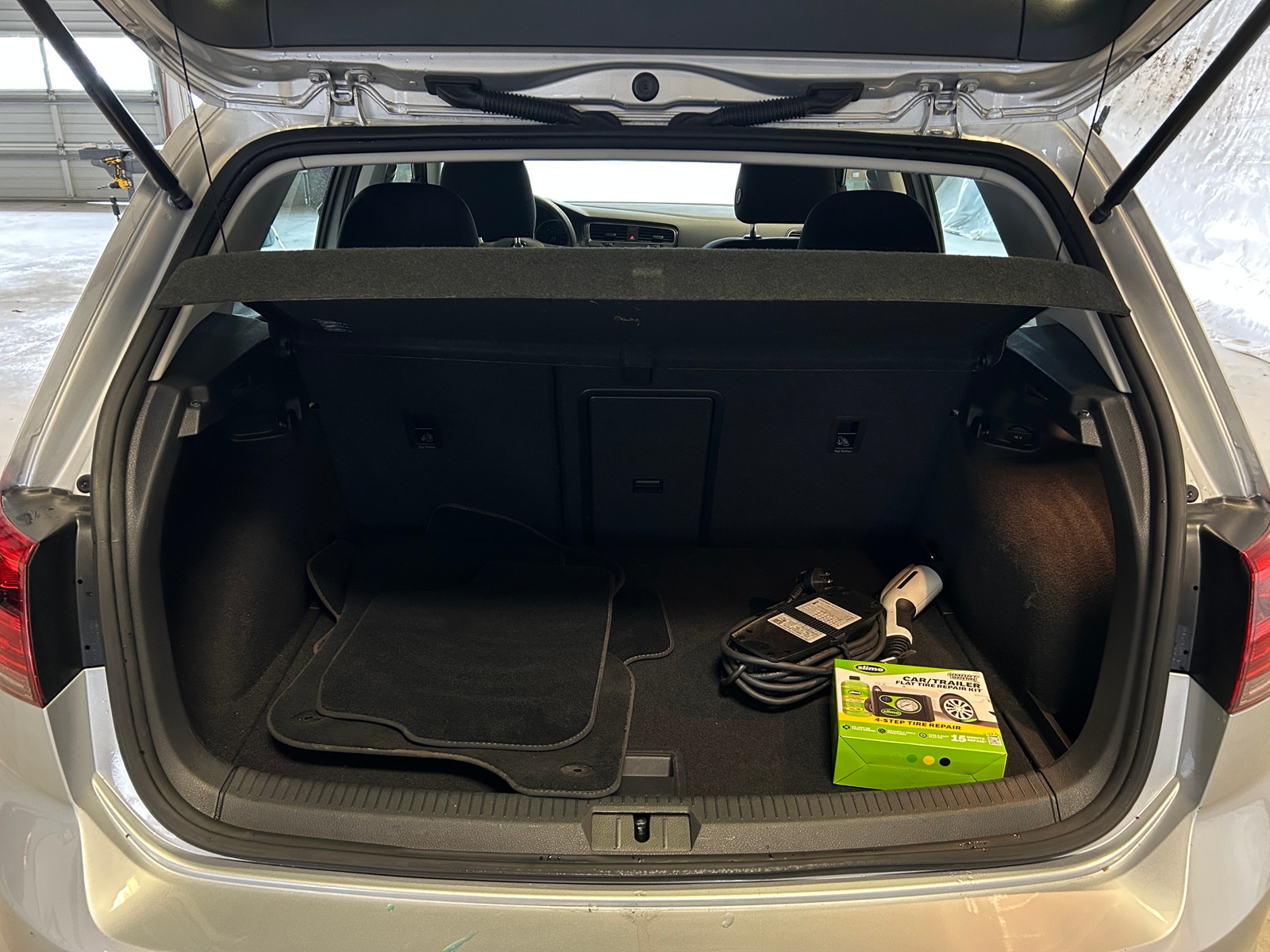 Thumbnail: 2016 Volkswagen e-Golf - 7