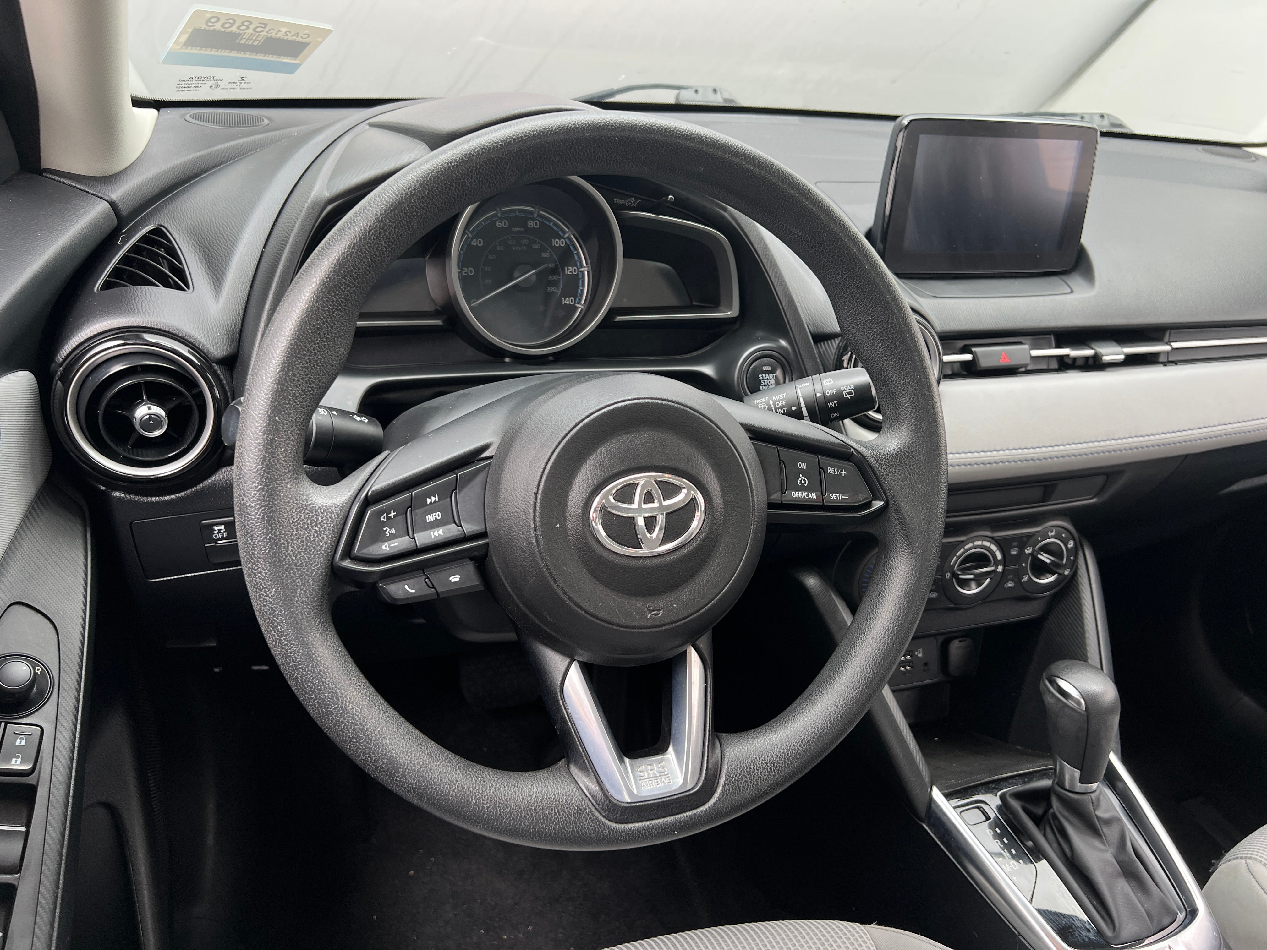 2020 Toyota Yaris LE 5