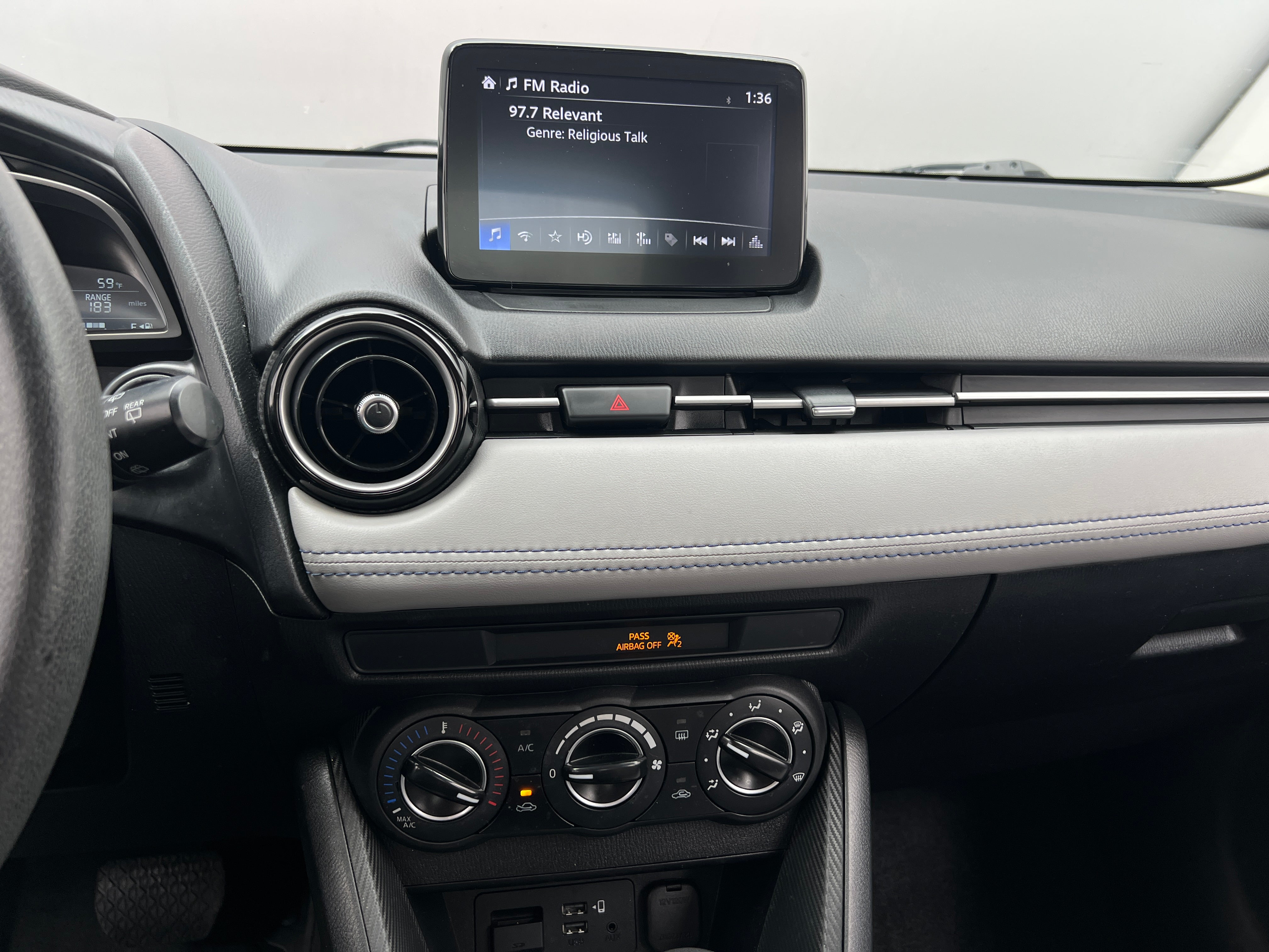 2020 Toyota Yaris LE 4
