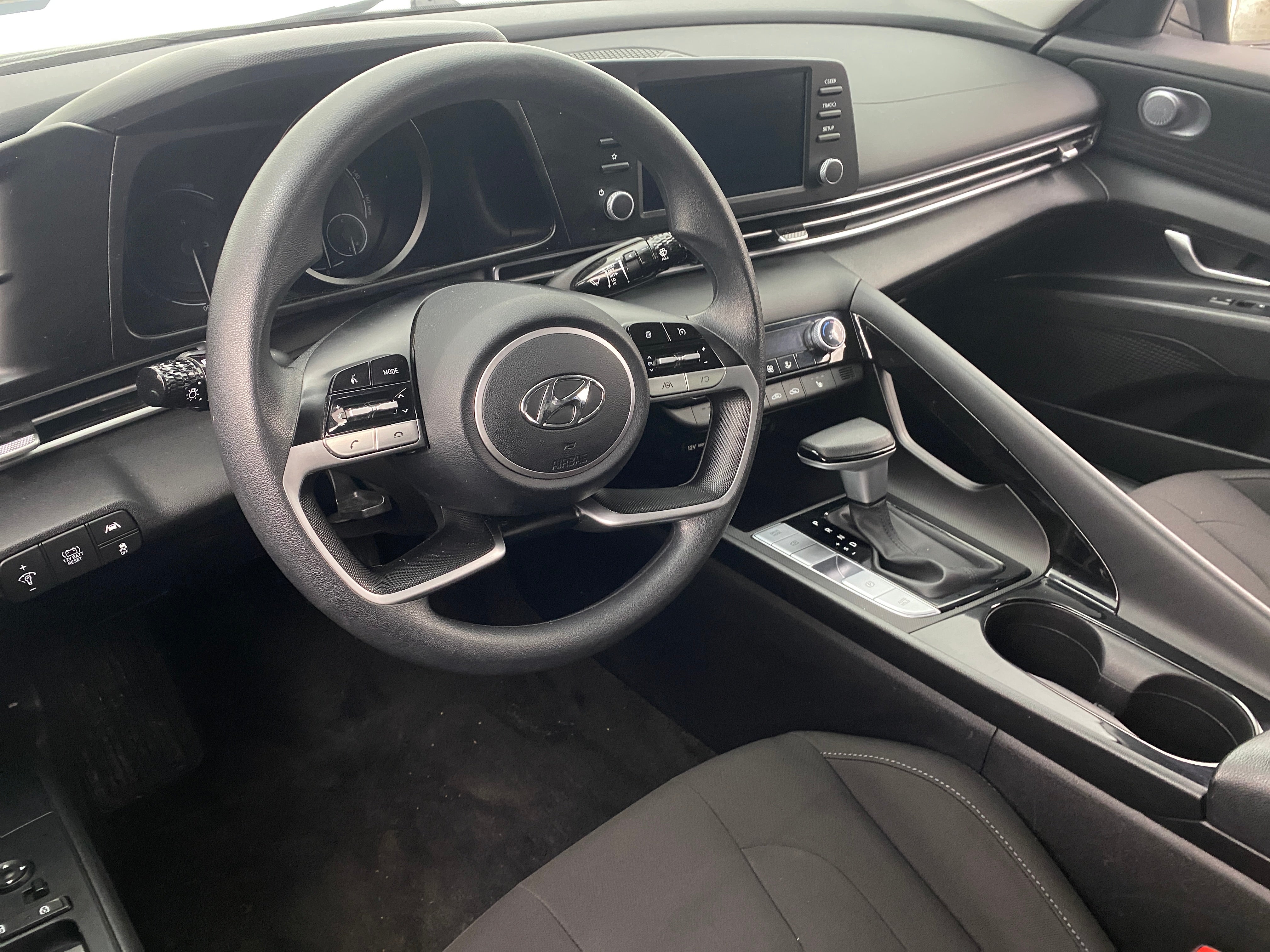 2023 Hyundai Elantra Blue 3