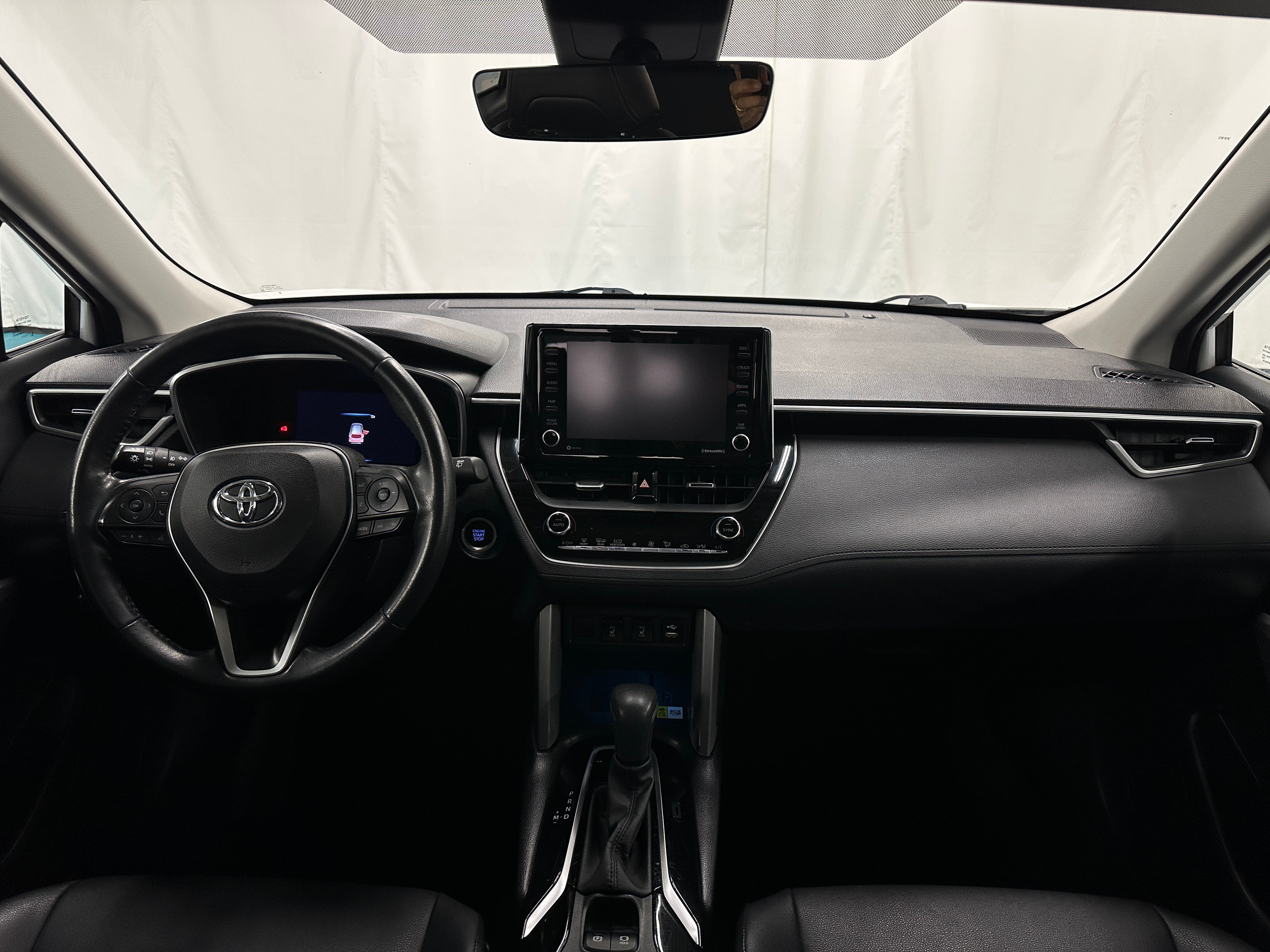 2022 Toyota Corolla Cross XLE 2