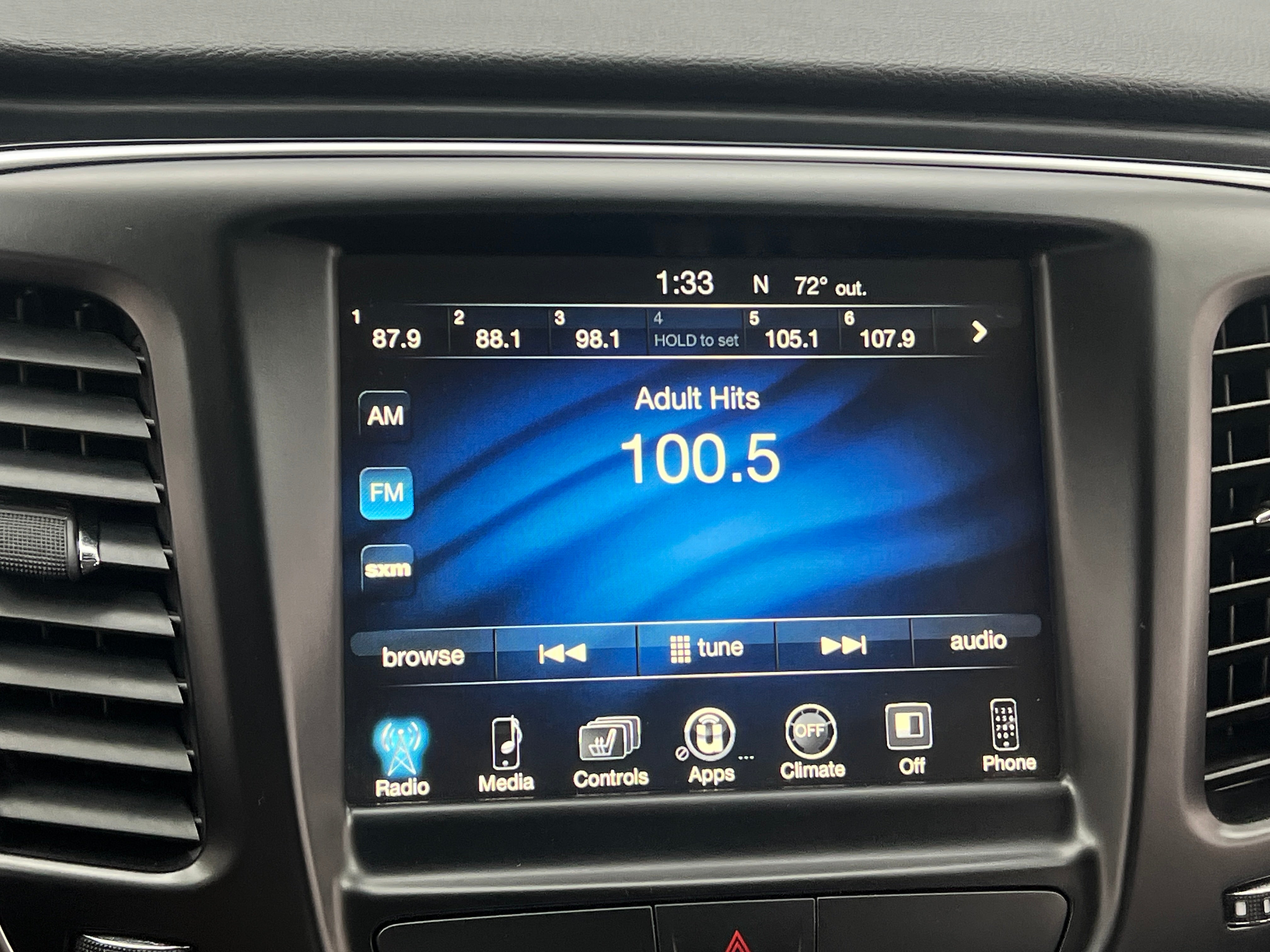2017 Chrysler 200 Limited 3