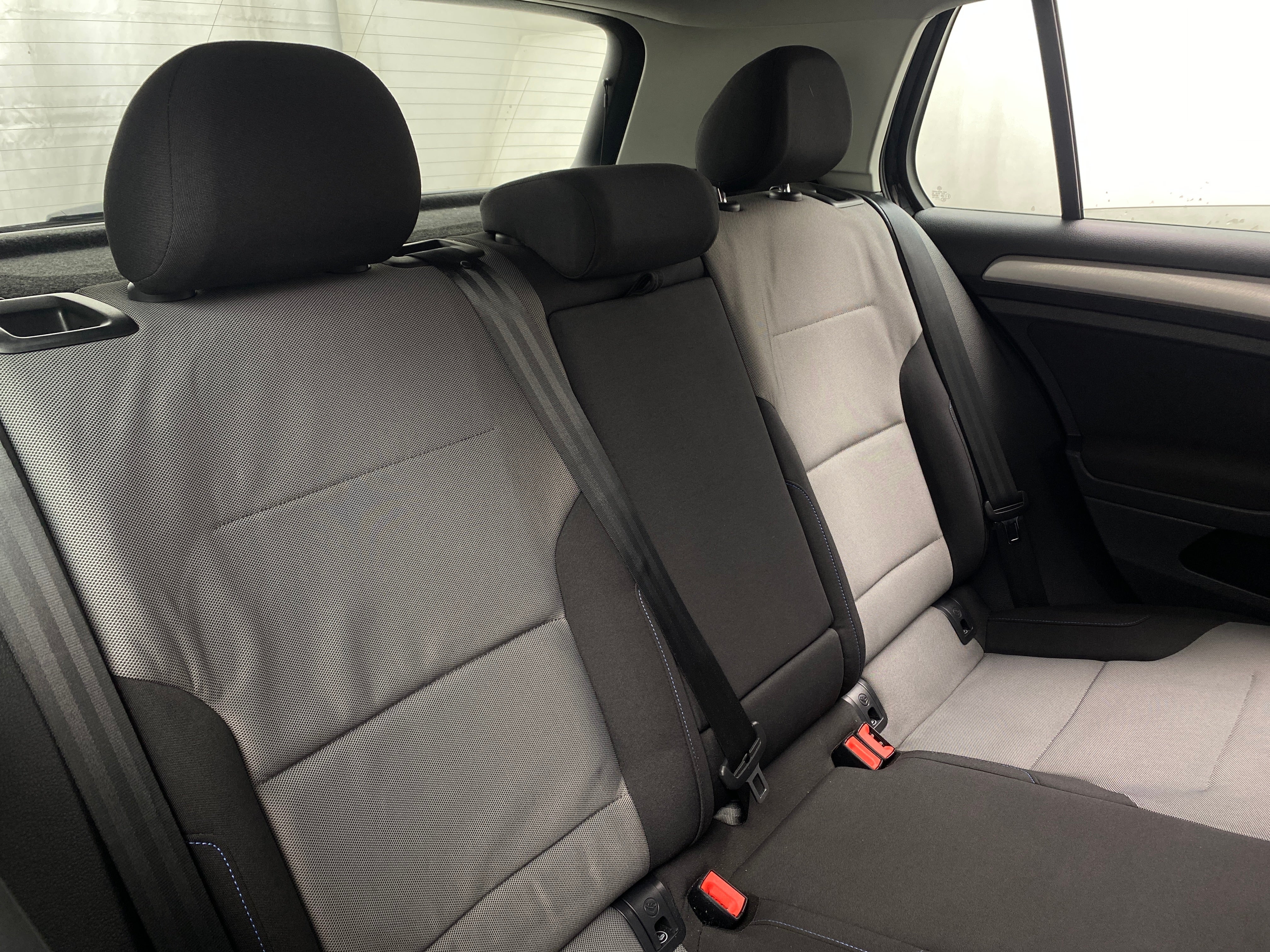 2016 Volkswagen e-Golf SE 6