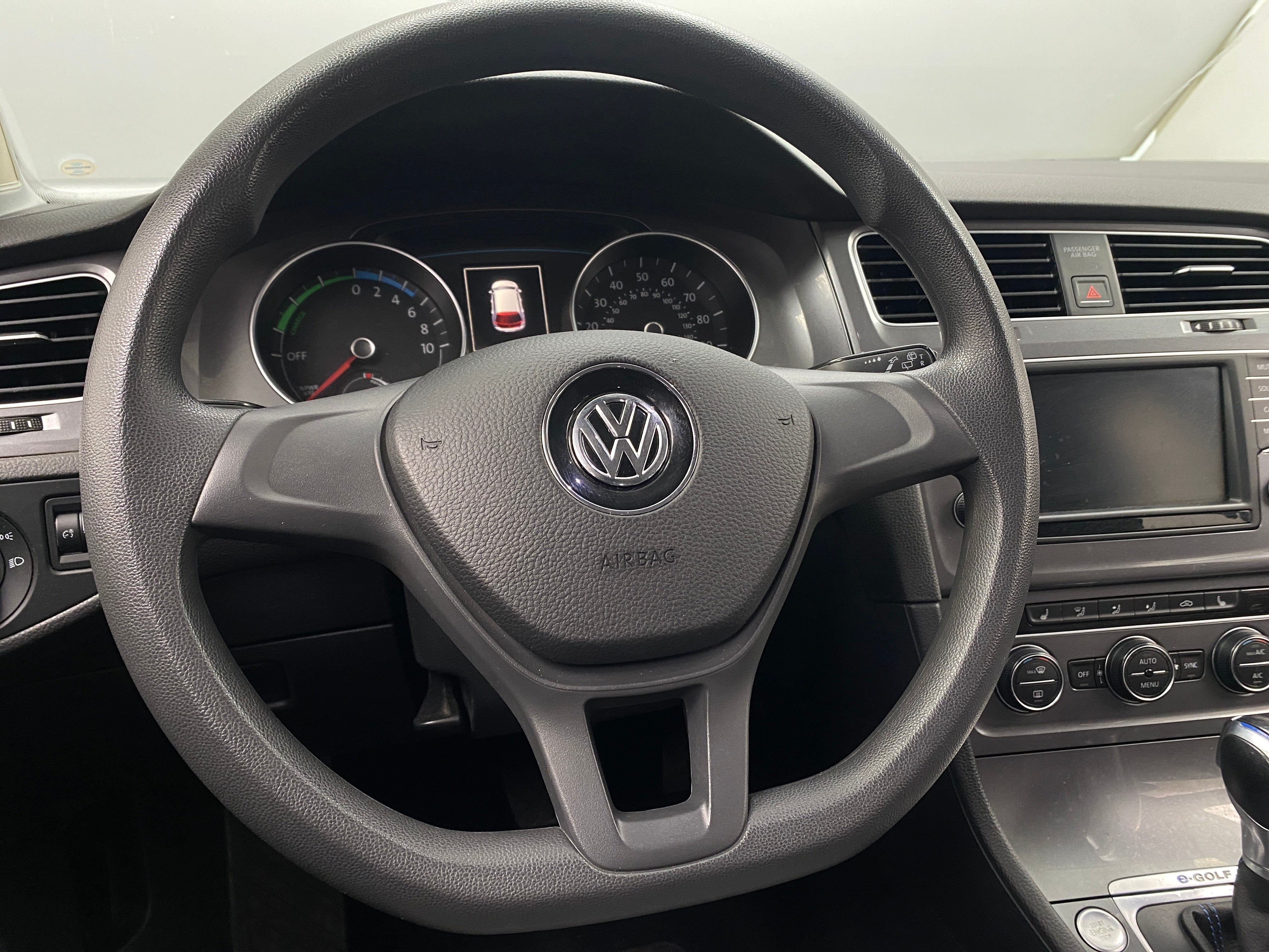 2016 Volkswagen e-Golf SE 5