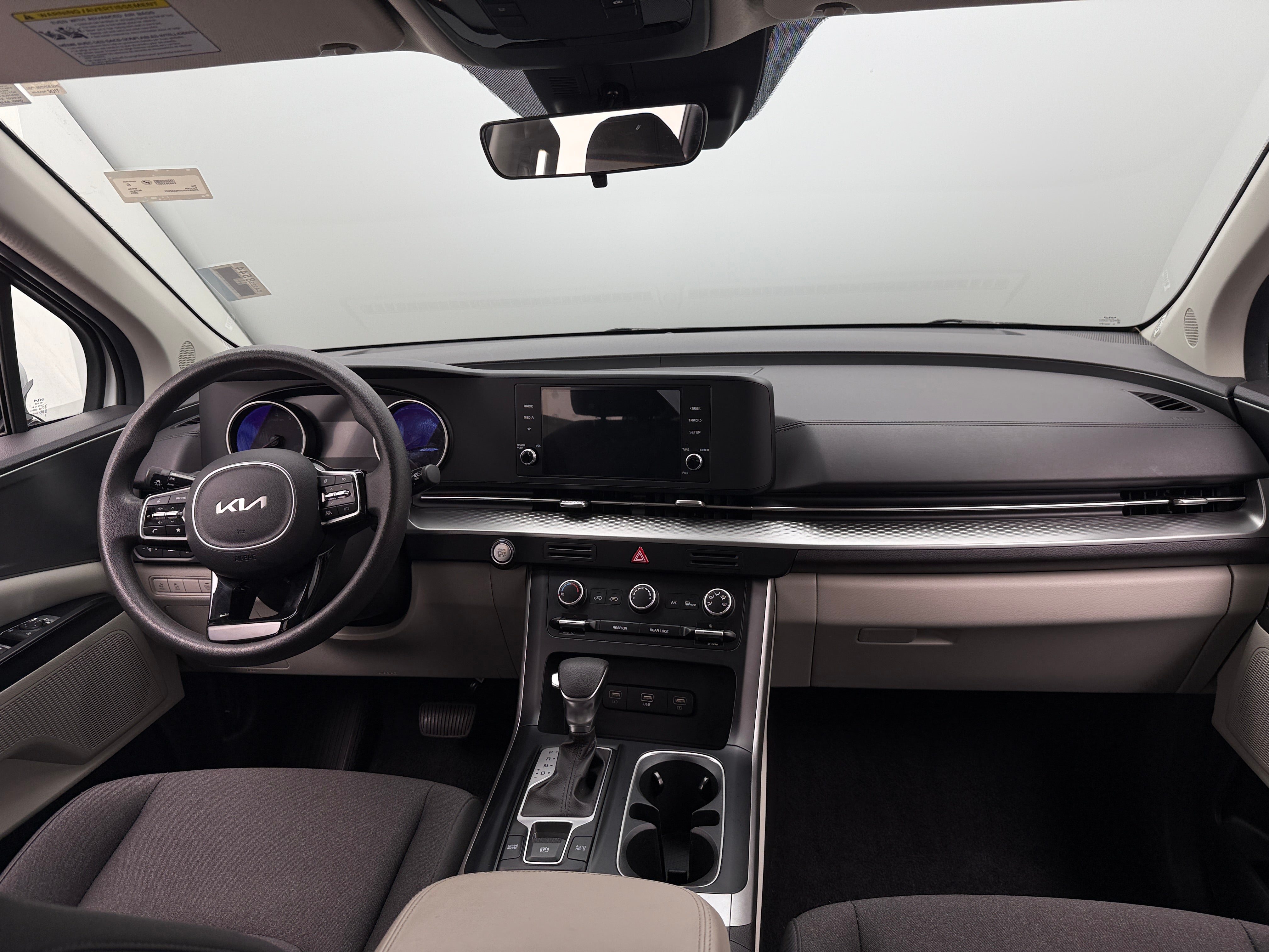 2024 Kia Carnival LX 3