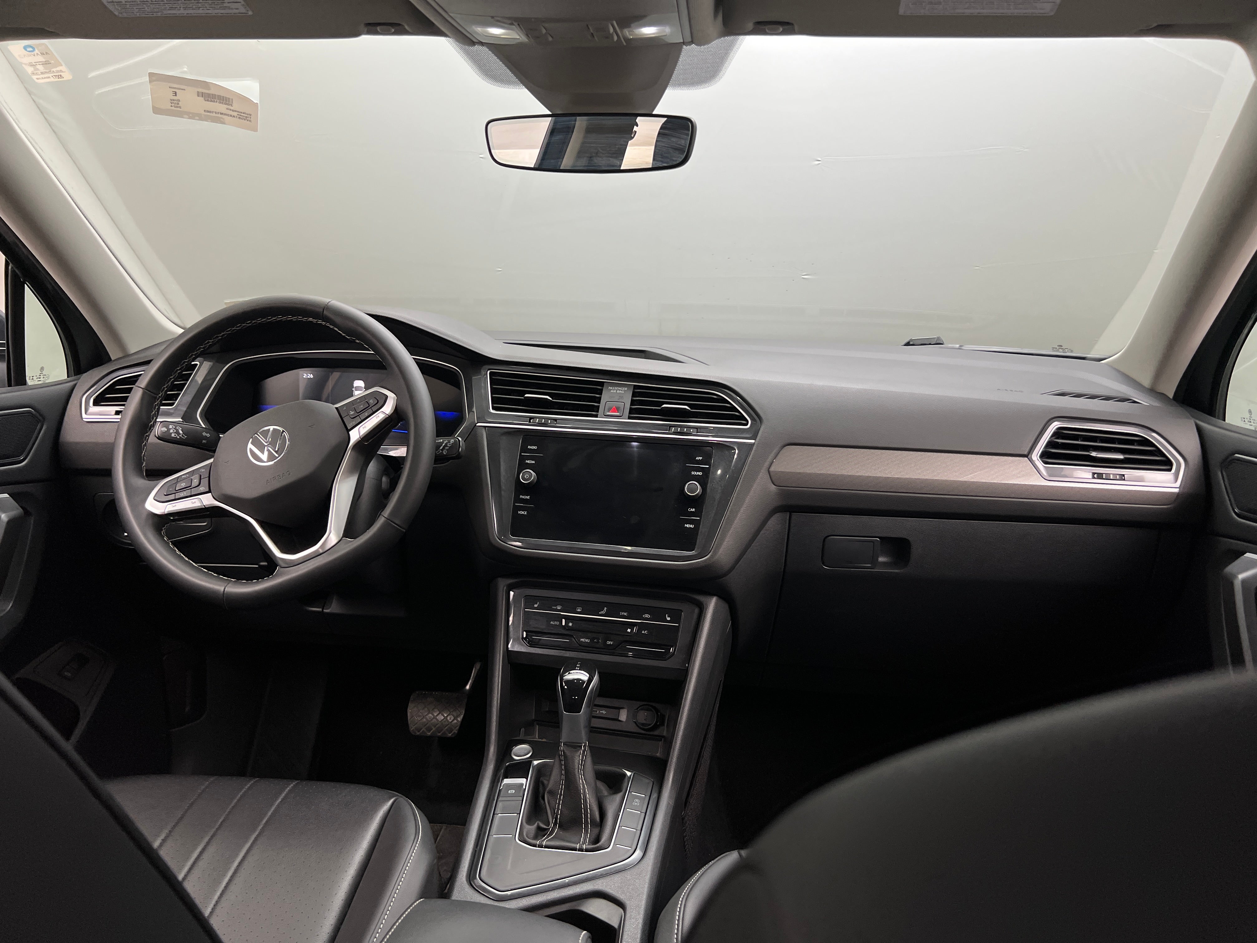 2024 Volkswagen Tiguan SE 2