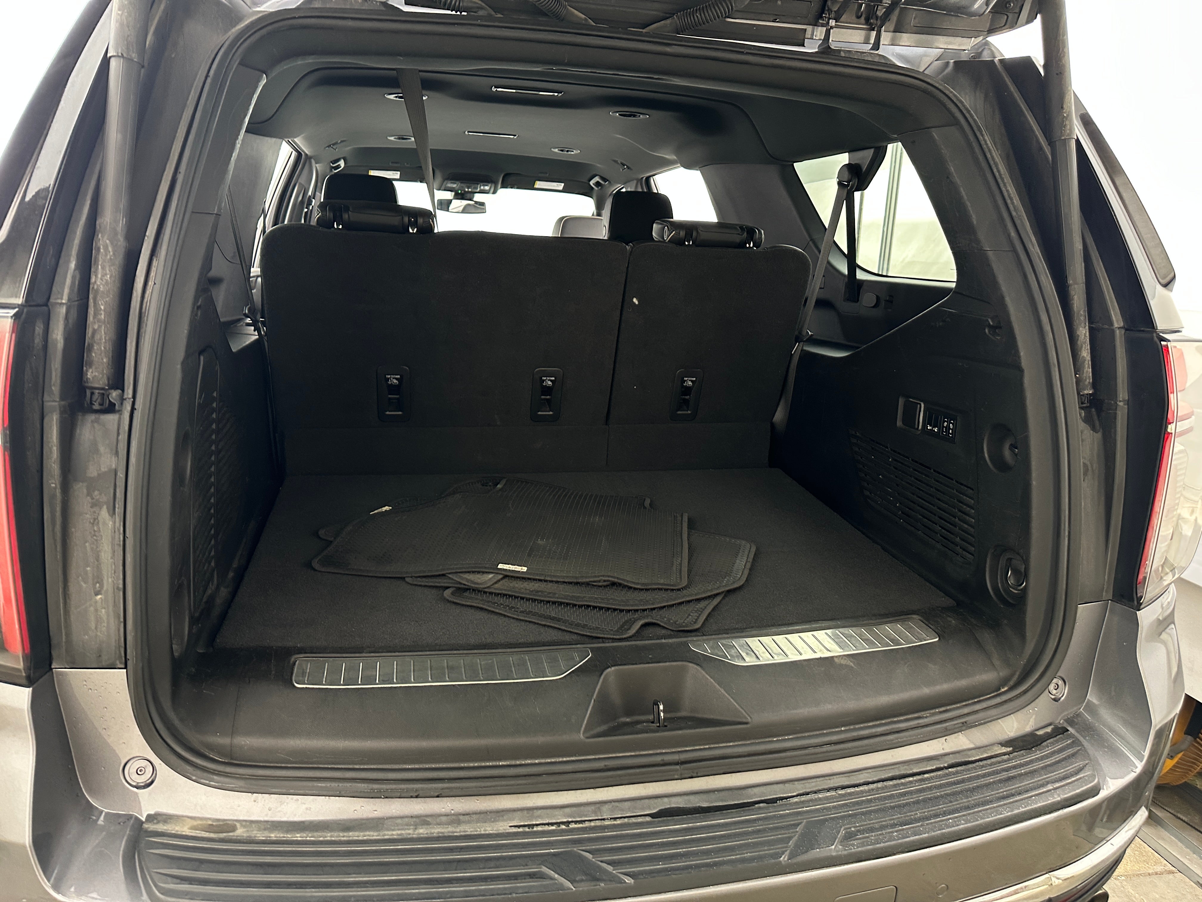 2022 Chevrolet Suburban Premier 6