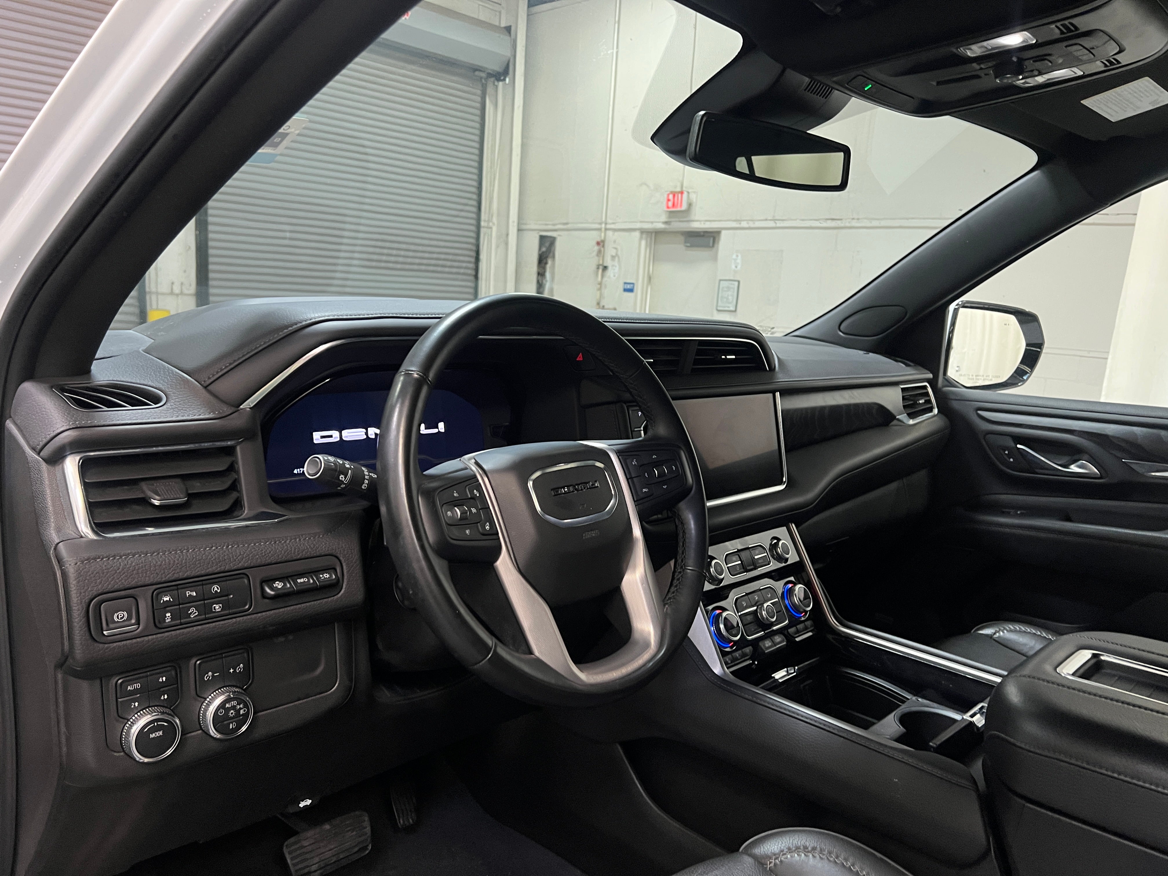 2023 GMC Yukon XL Denali 2