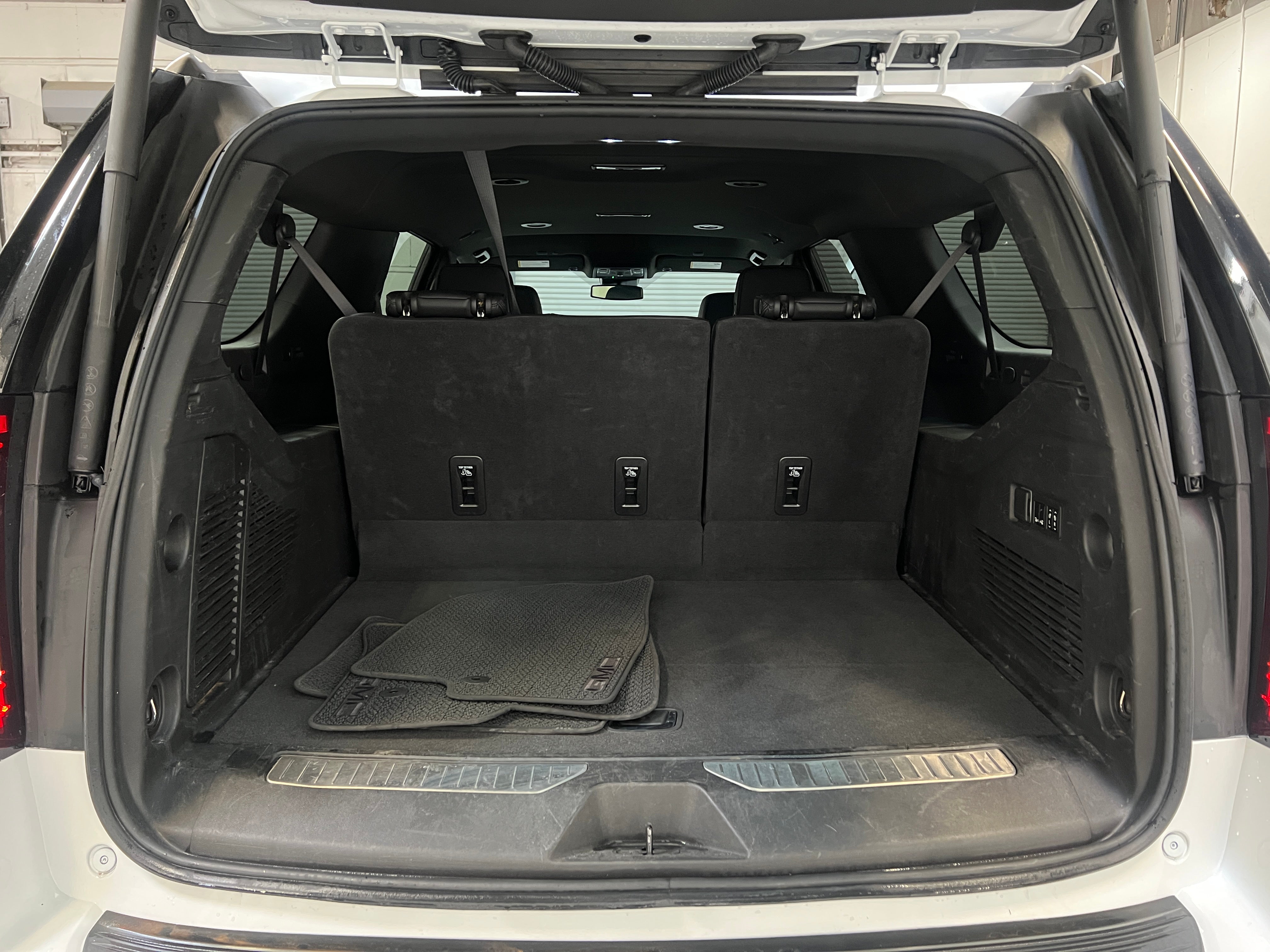2023 GMC Yukon XL Denali 6