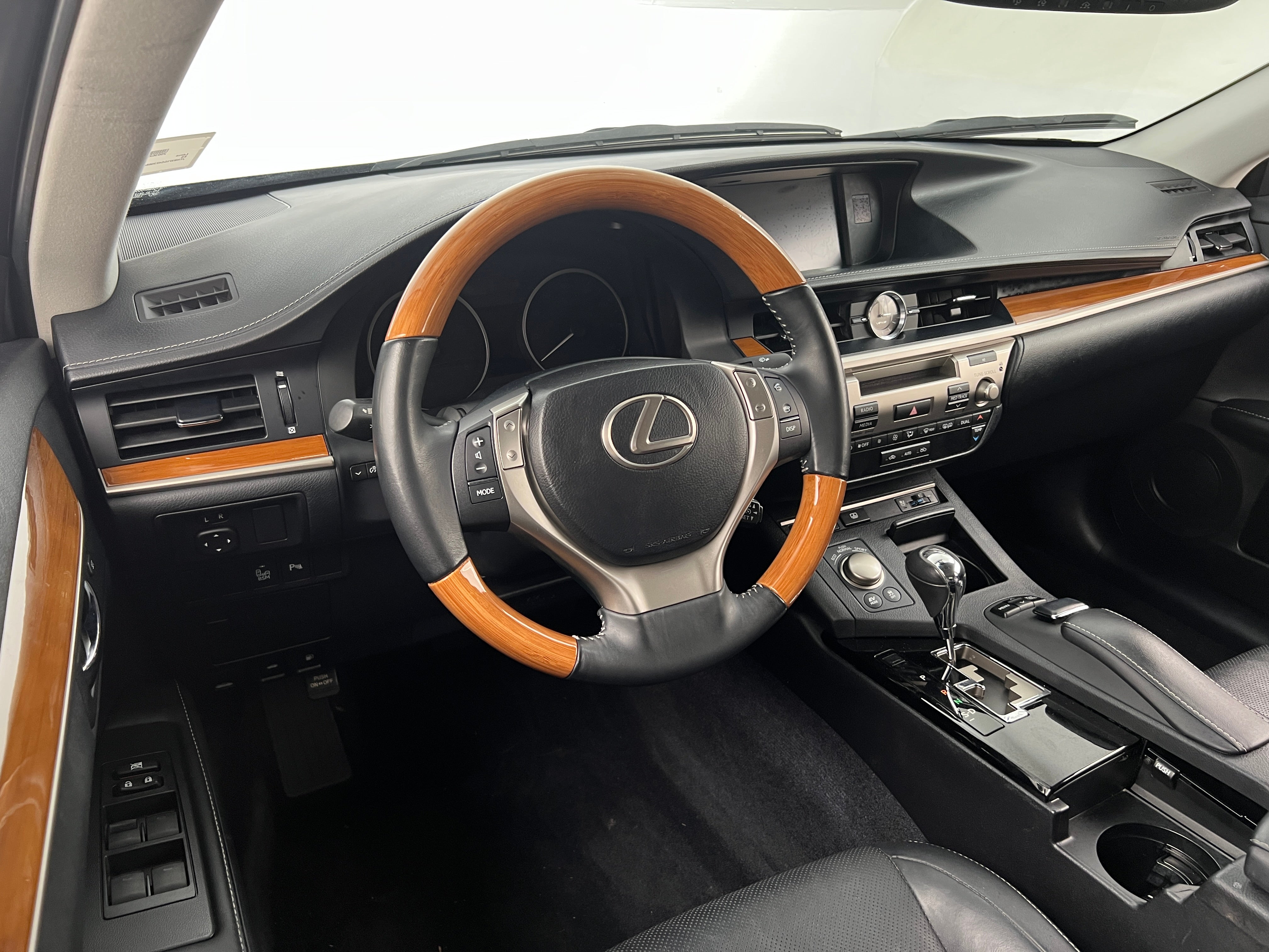 2014 Lexus ES Hybrid 300h 3