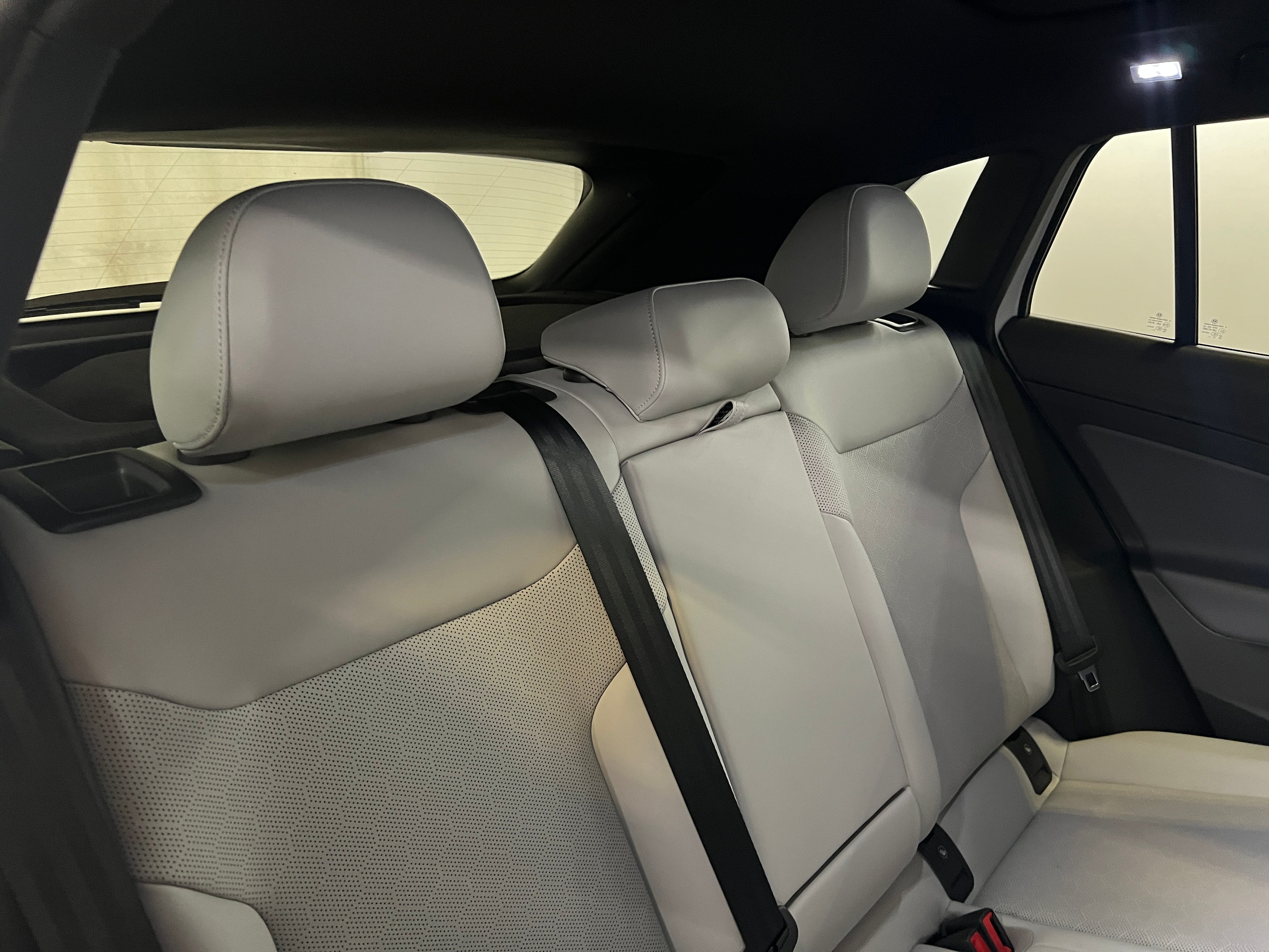 2022 Volkswagen ID.4 Pro S 5