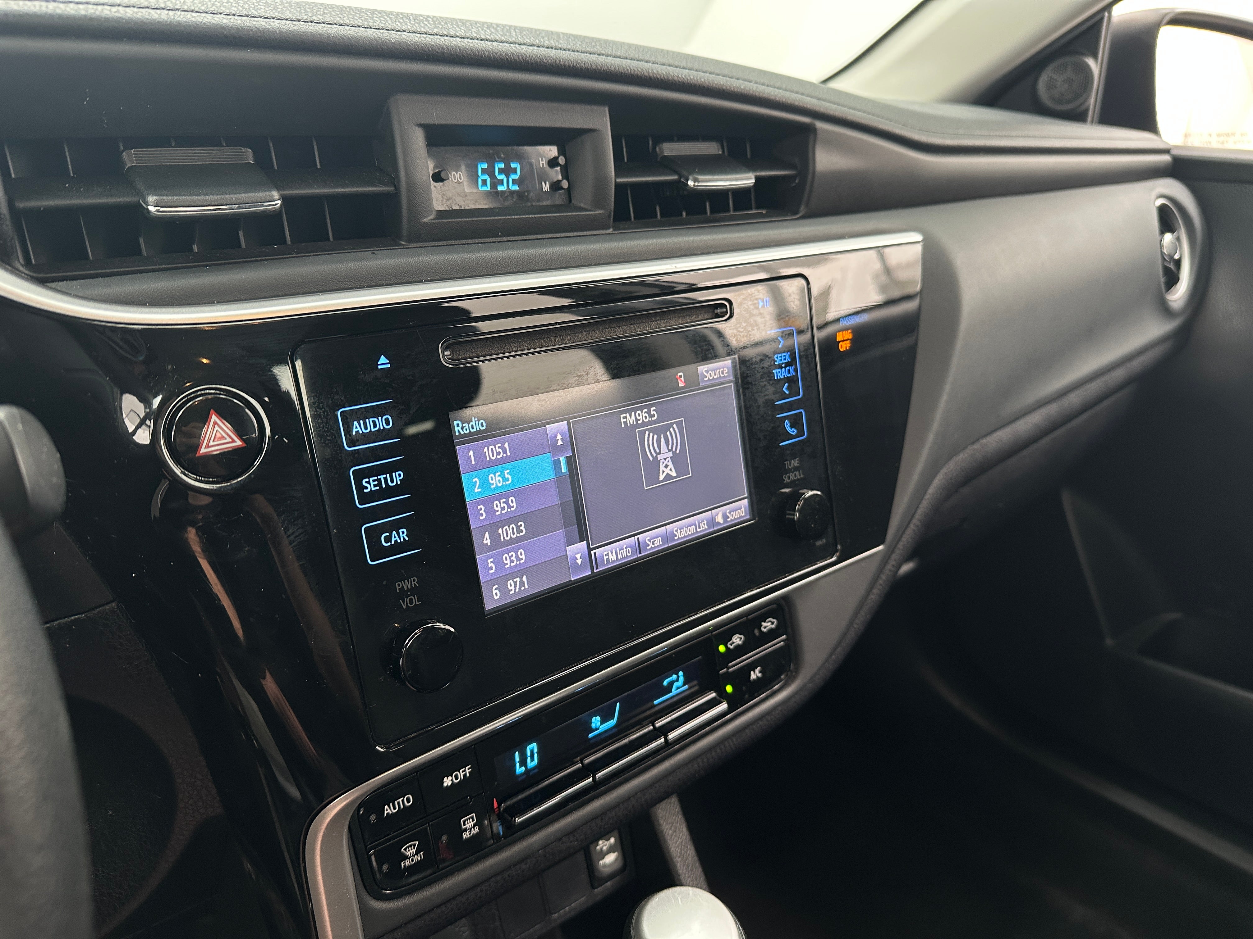 2019 Toyota Corolla LE 4