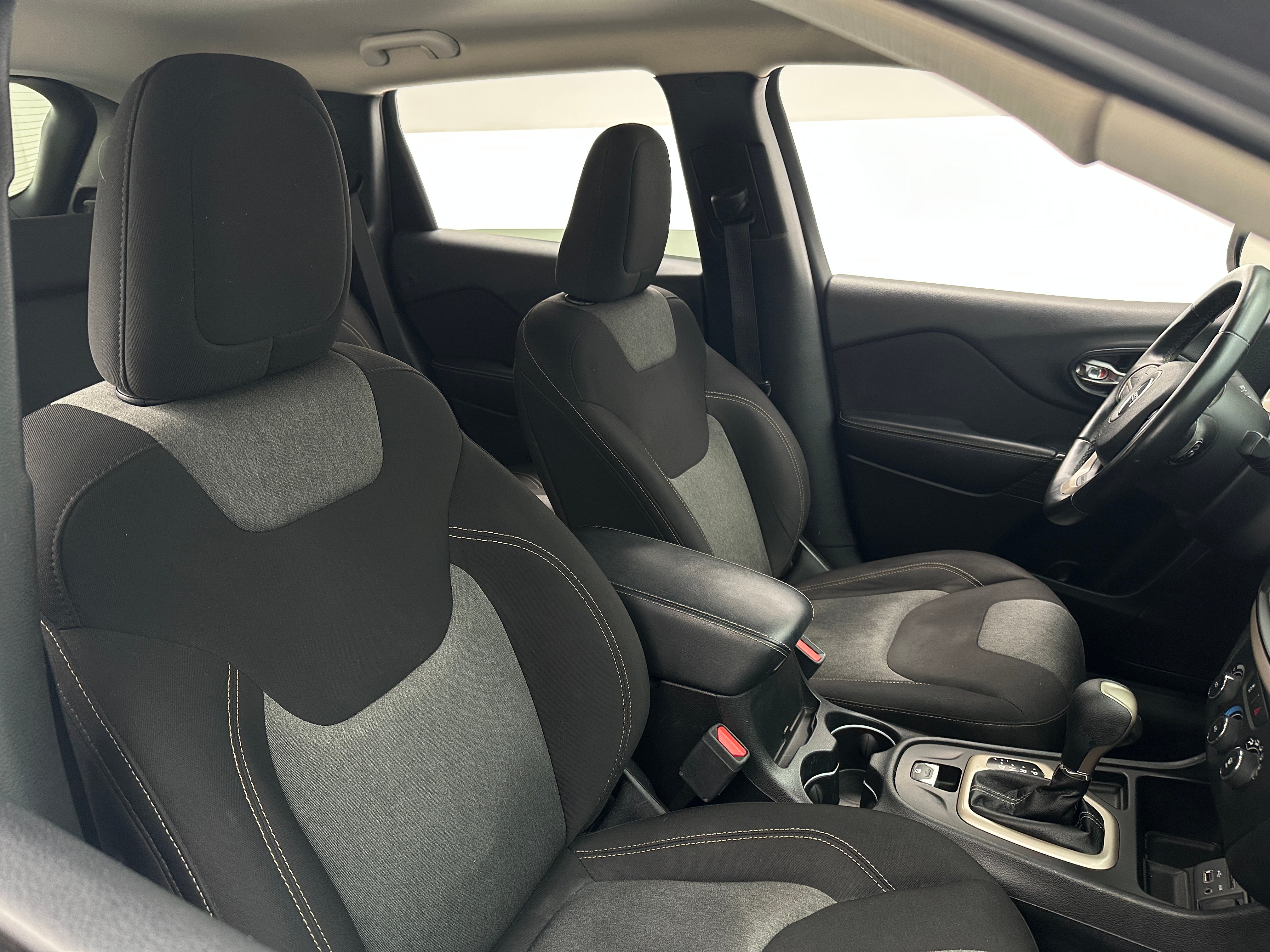 2016 Jeep Cherokee Sport Altitude 2