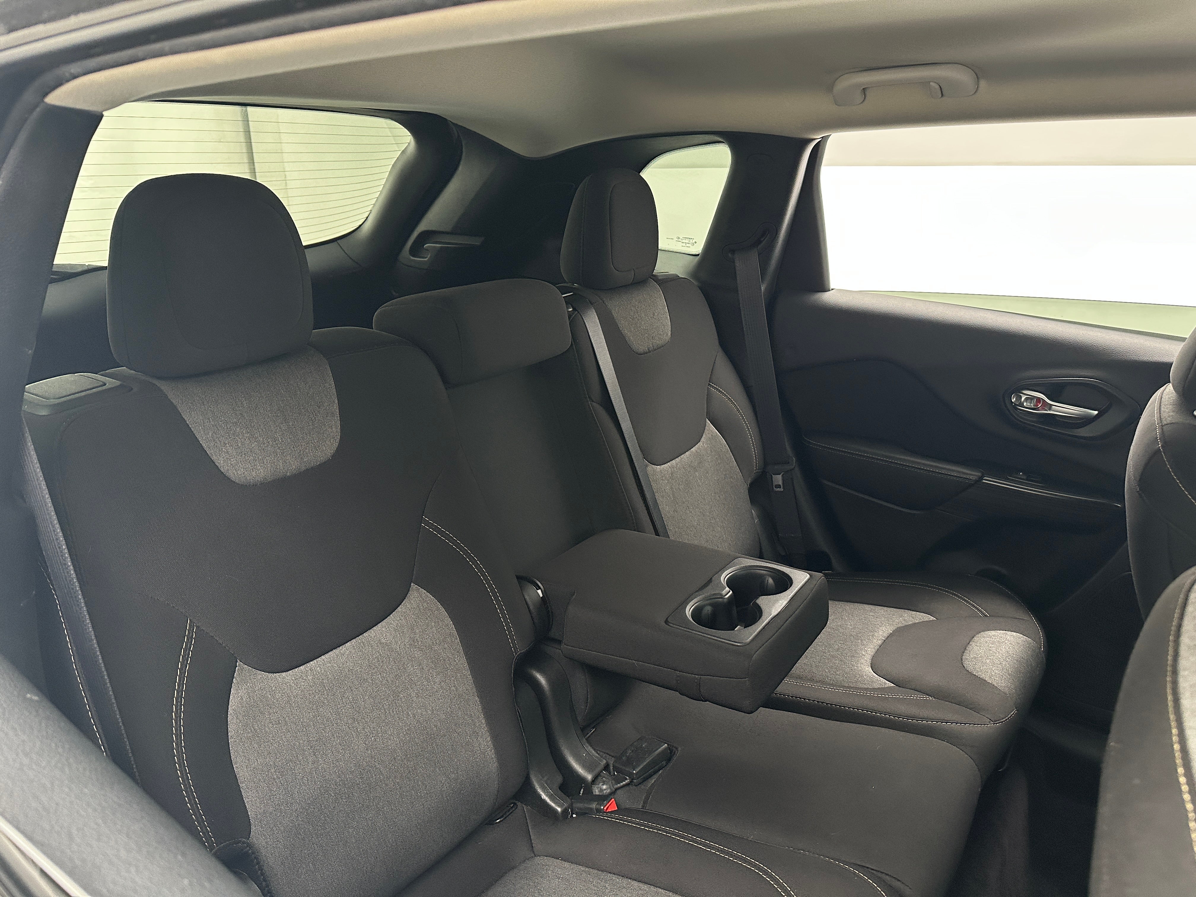 2016 Jeep Cherokee Sport Altitude 6