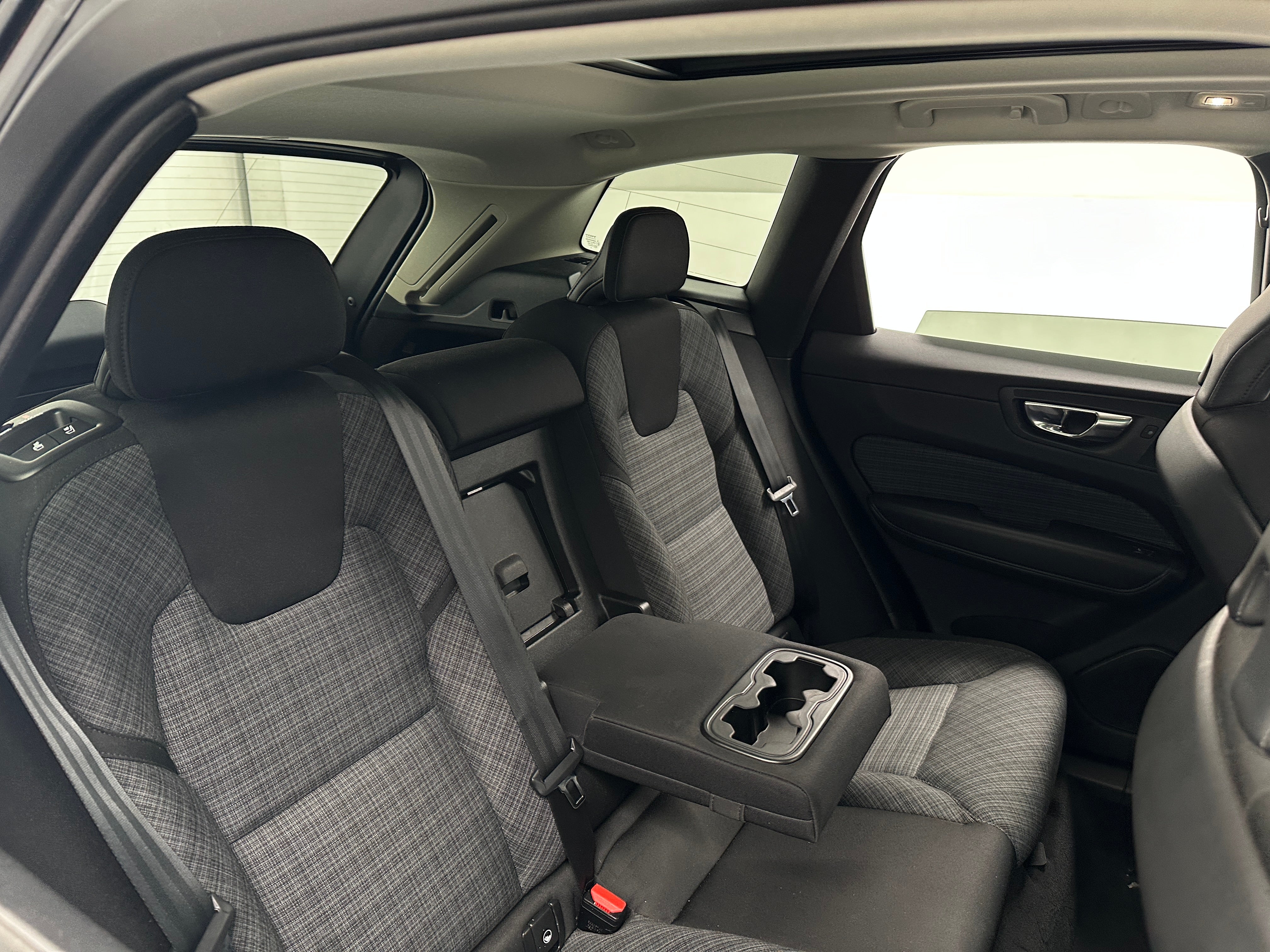 2022 Volvo XC60 B5 Momentum 5