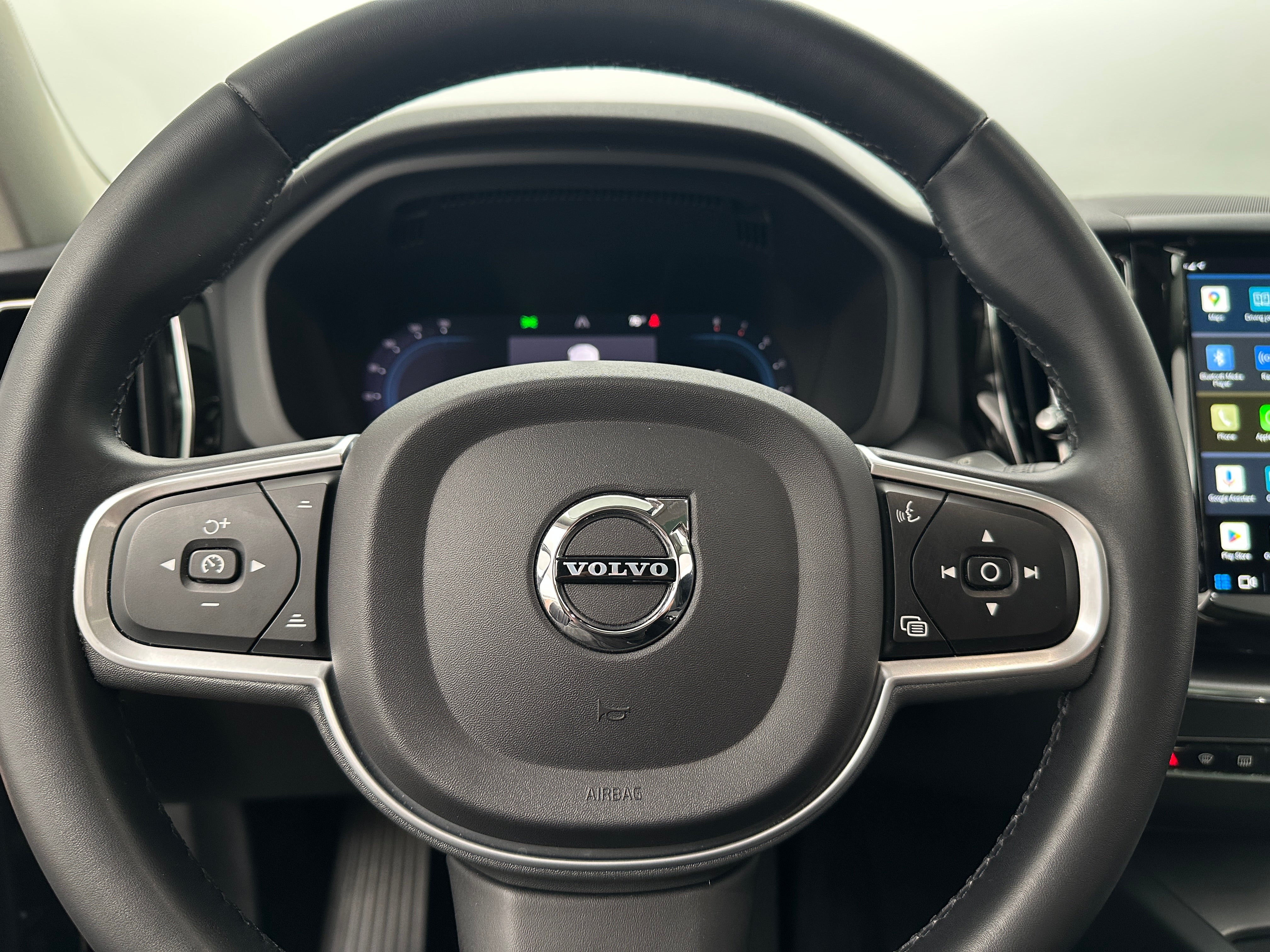 2022 Volvo XC60 B5 Momentum 4
