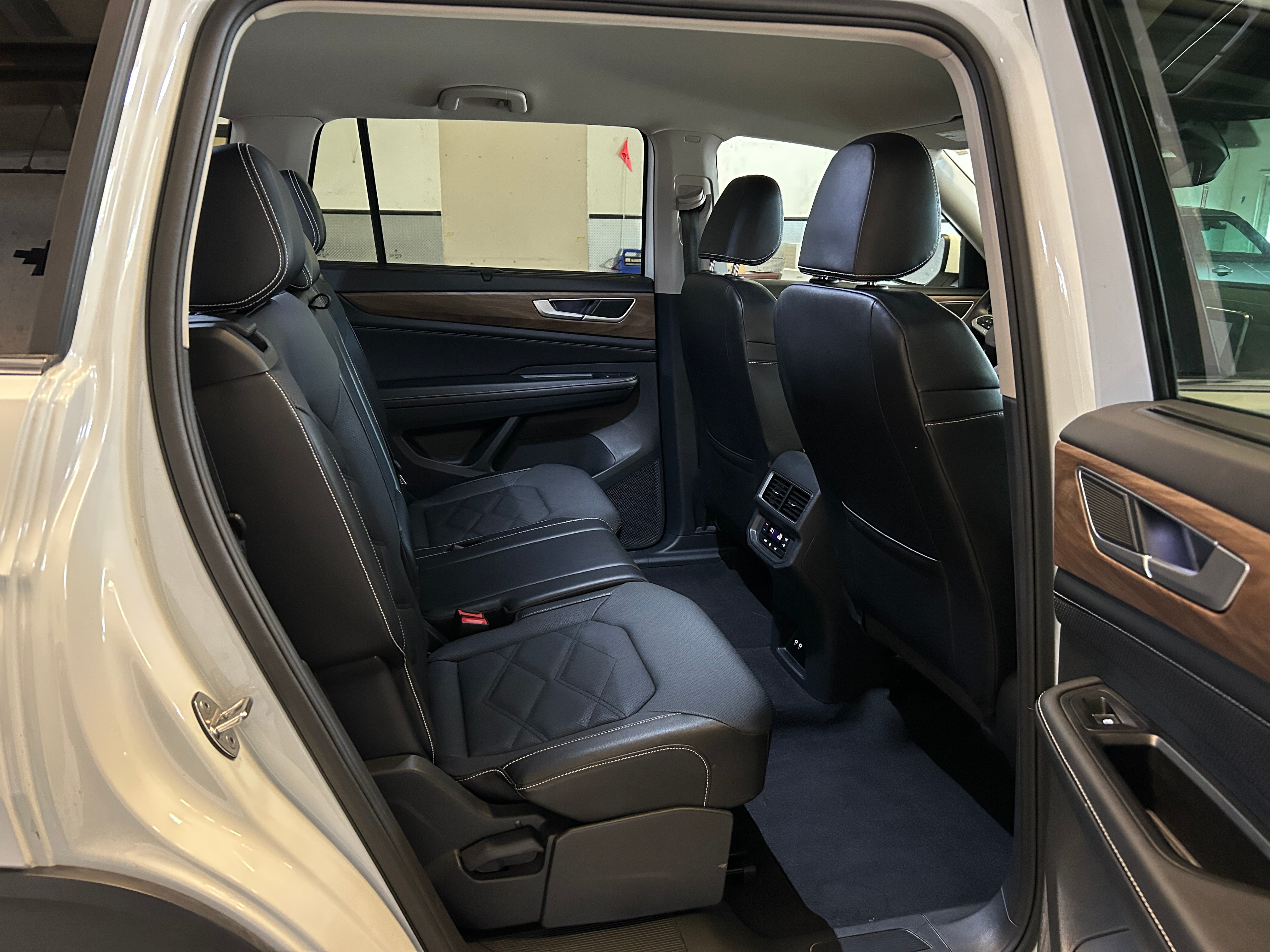 2024 Volkswagen Atlas SE 5