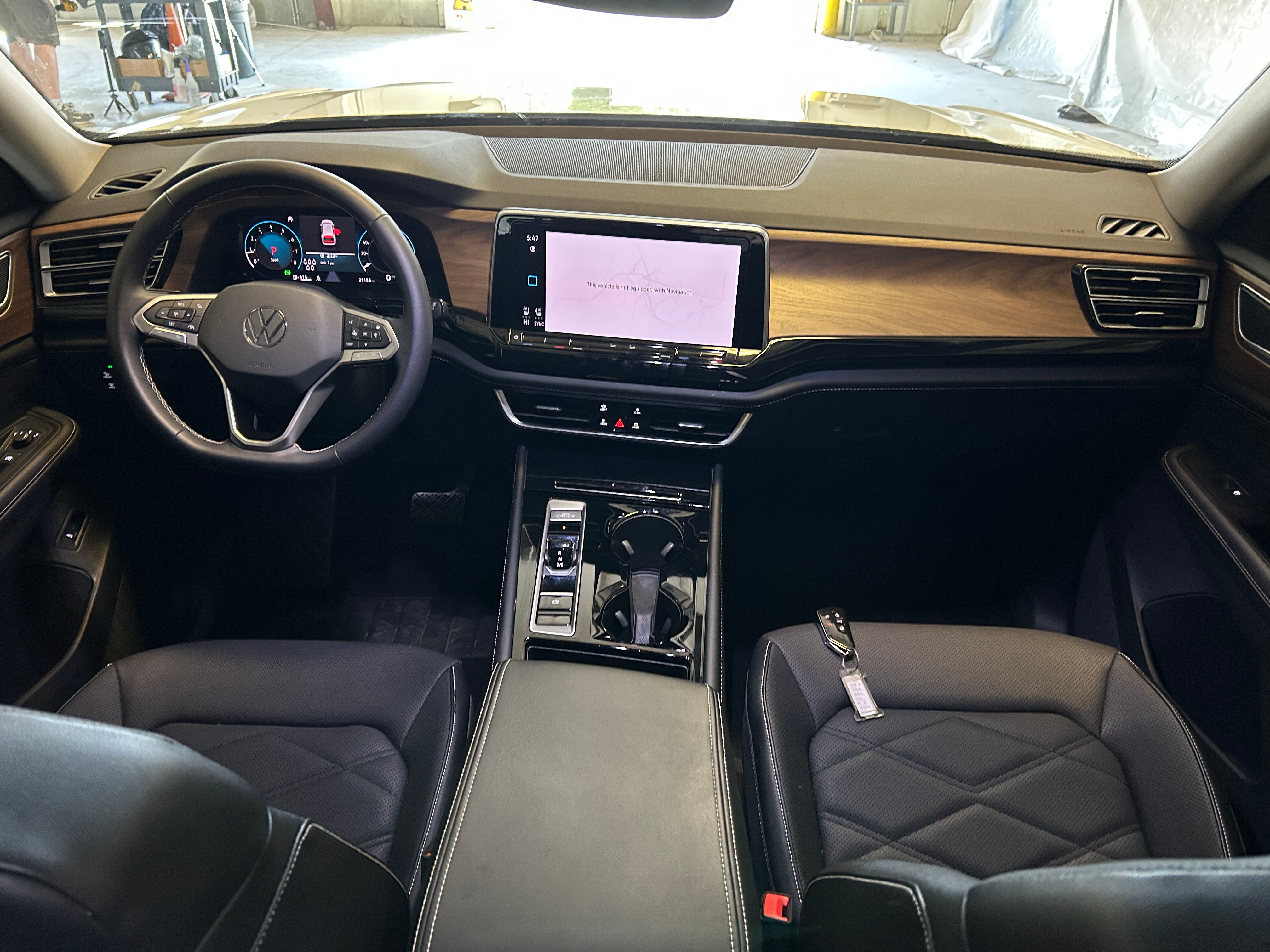 2024 Volkswagen Atlas SE 2