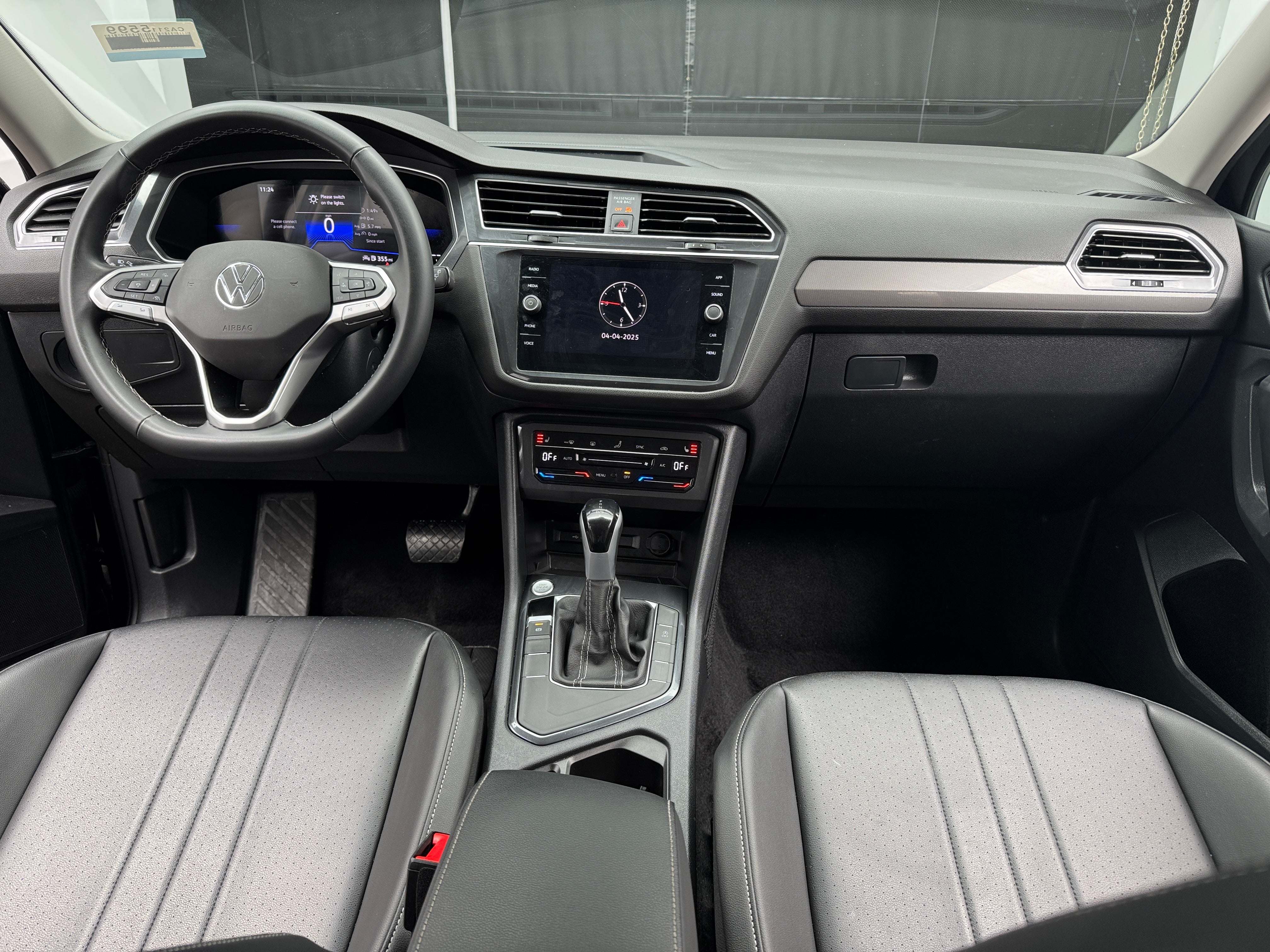 2024 Volkswagen Tiguan SE 2