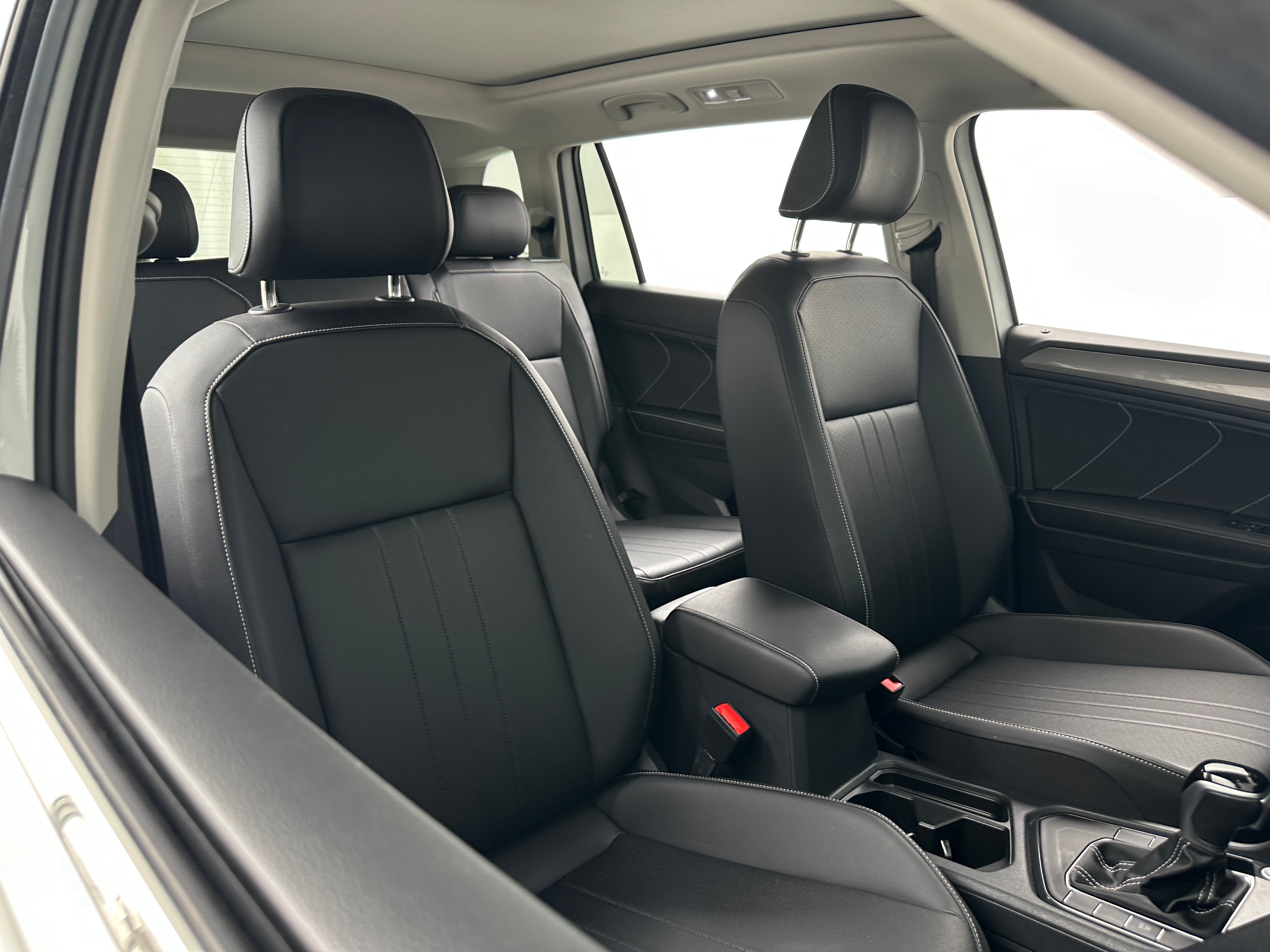 2023 Volkswagen Tiguan SE 2