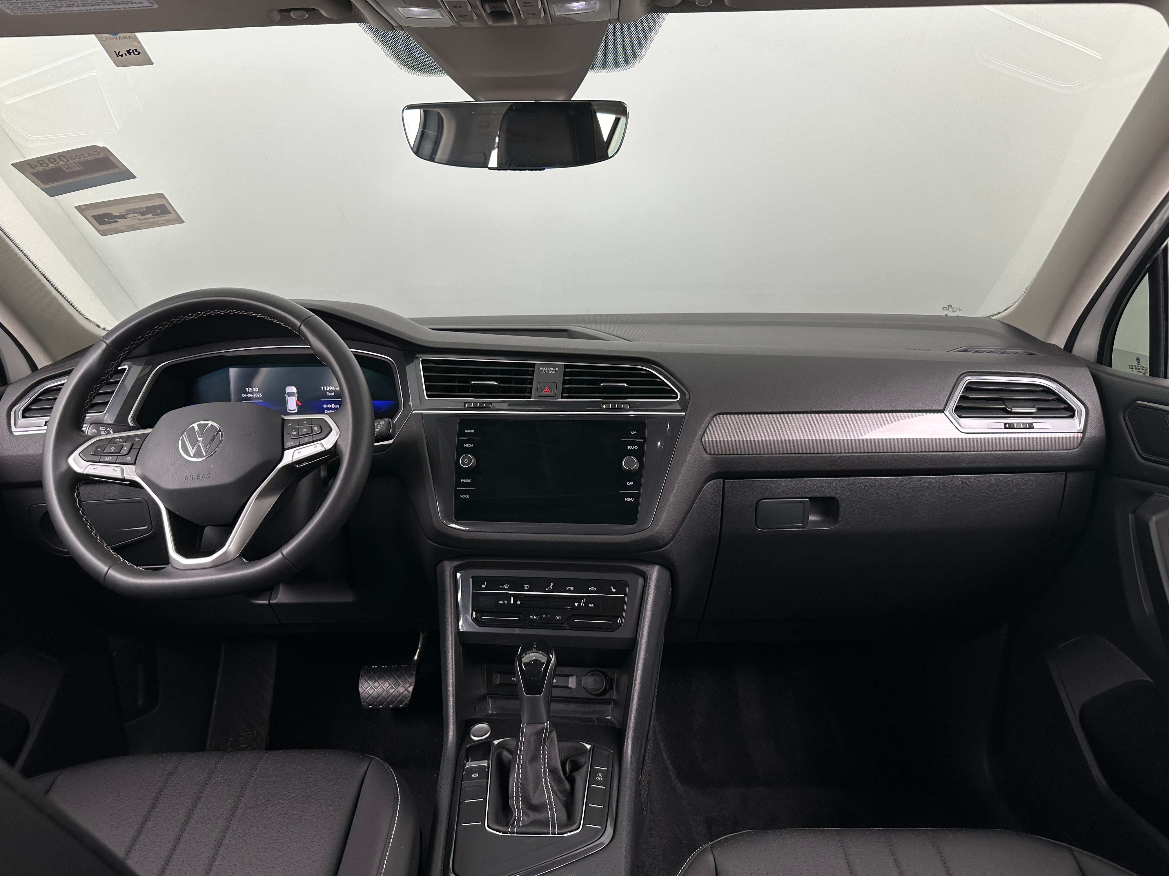 2023 Volkswagen Tiguan SE 3