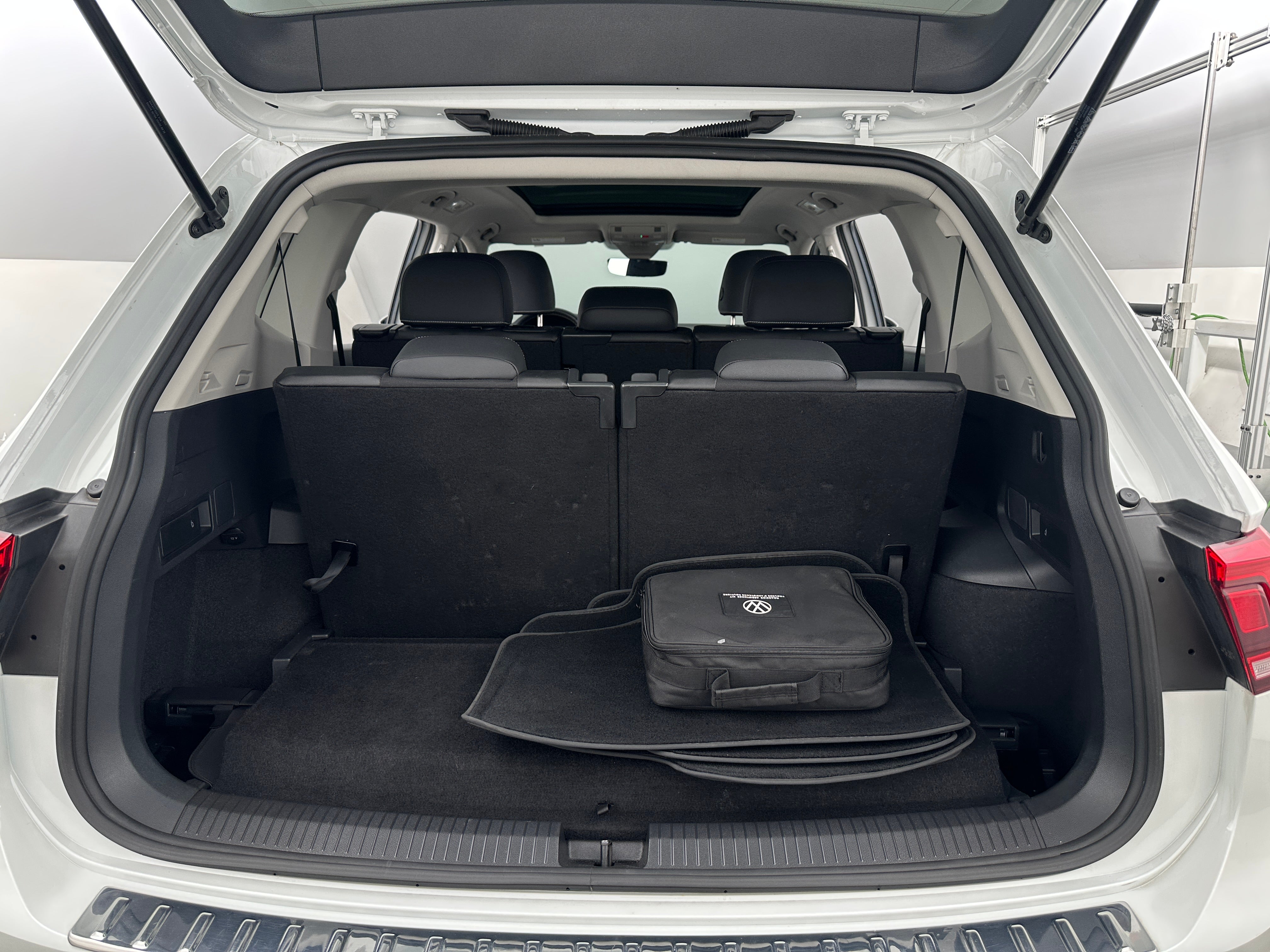 2023 Volkswagen Tiguan SE 7