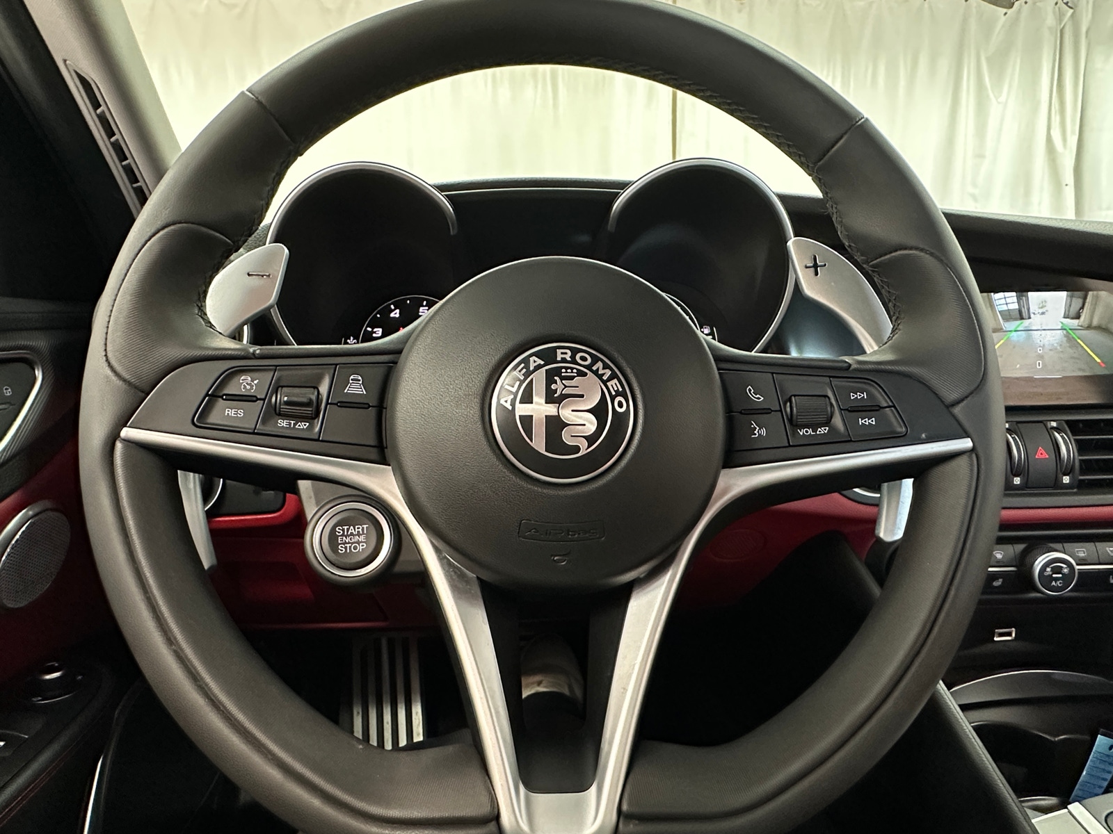 Thumbnail: 2019 Alfa Romeo Giulia - 4