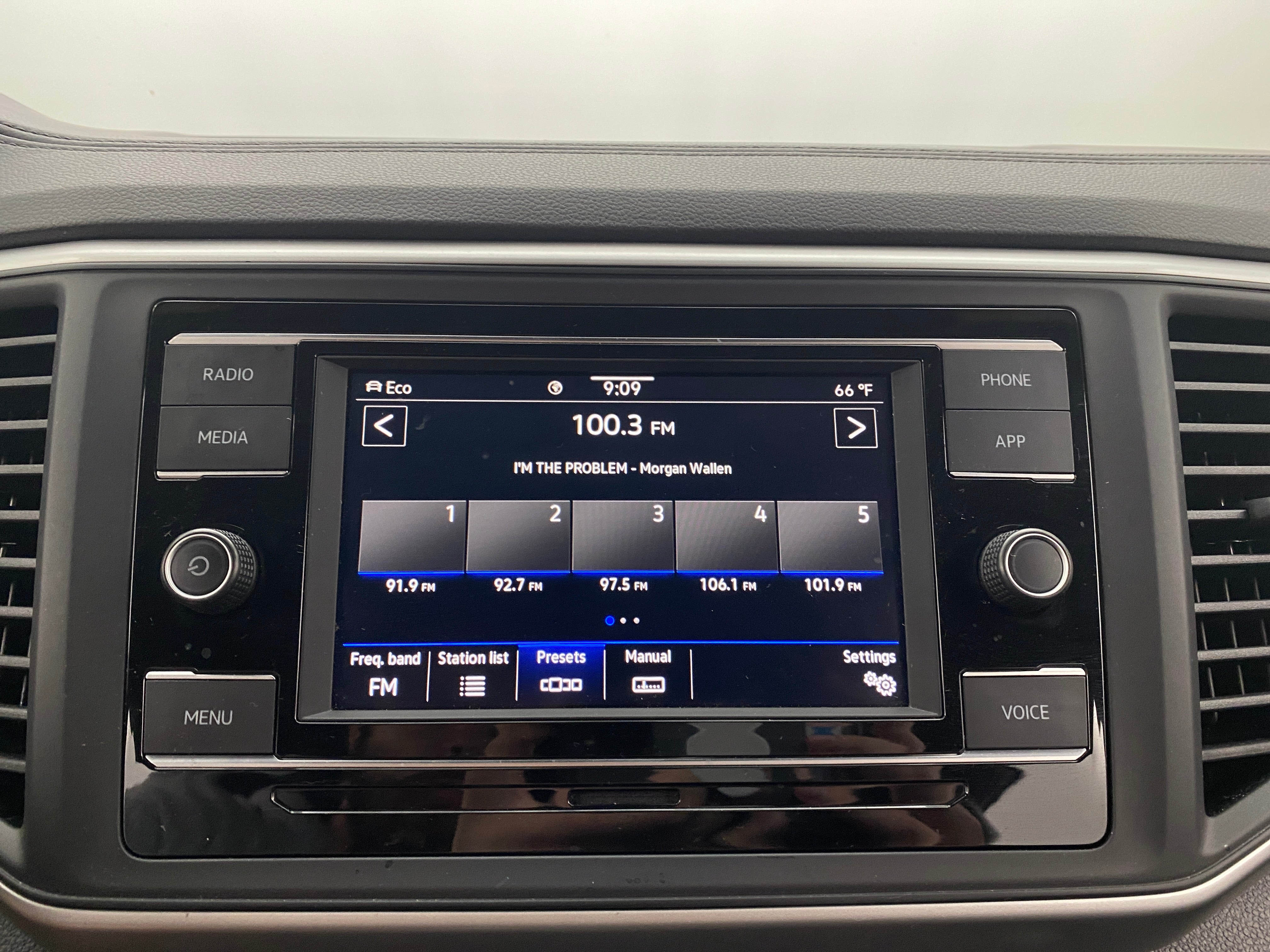 2023 Volkswagen Atlas SE 3