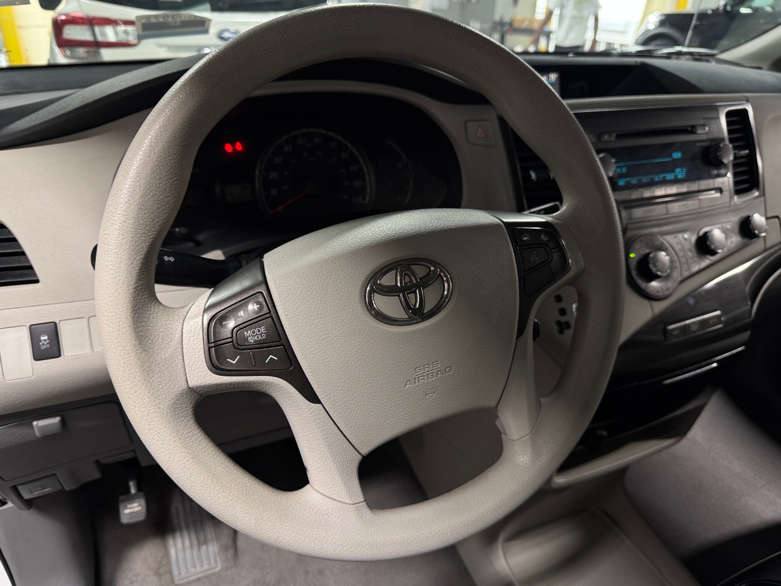 Thumbnail: 2011 Toyota Sienna - 5