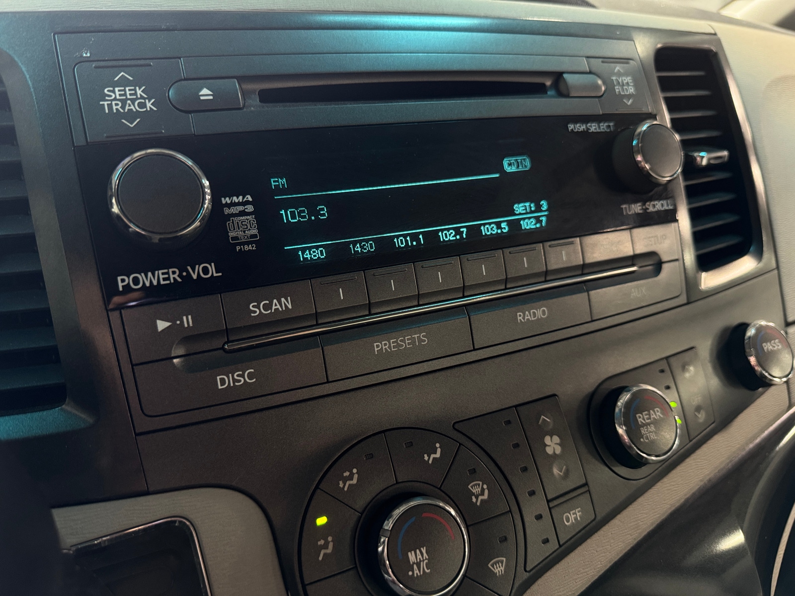 Thumbnail: 2011 Toyota Sienna - 4