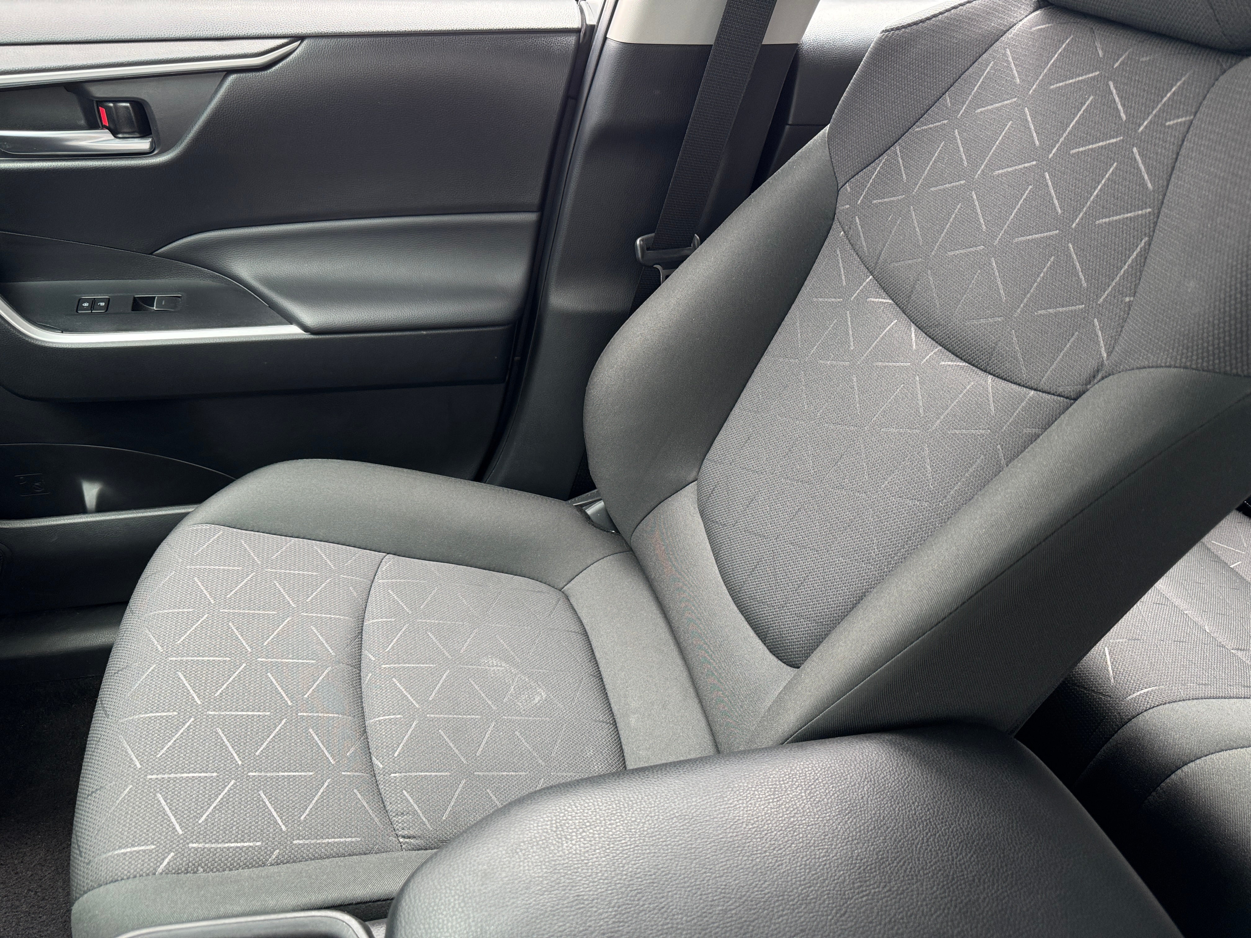 2024 Toyota RAV4 XLE 2