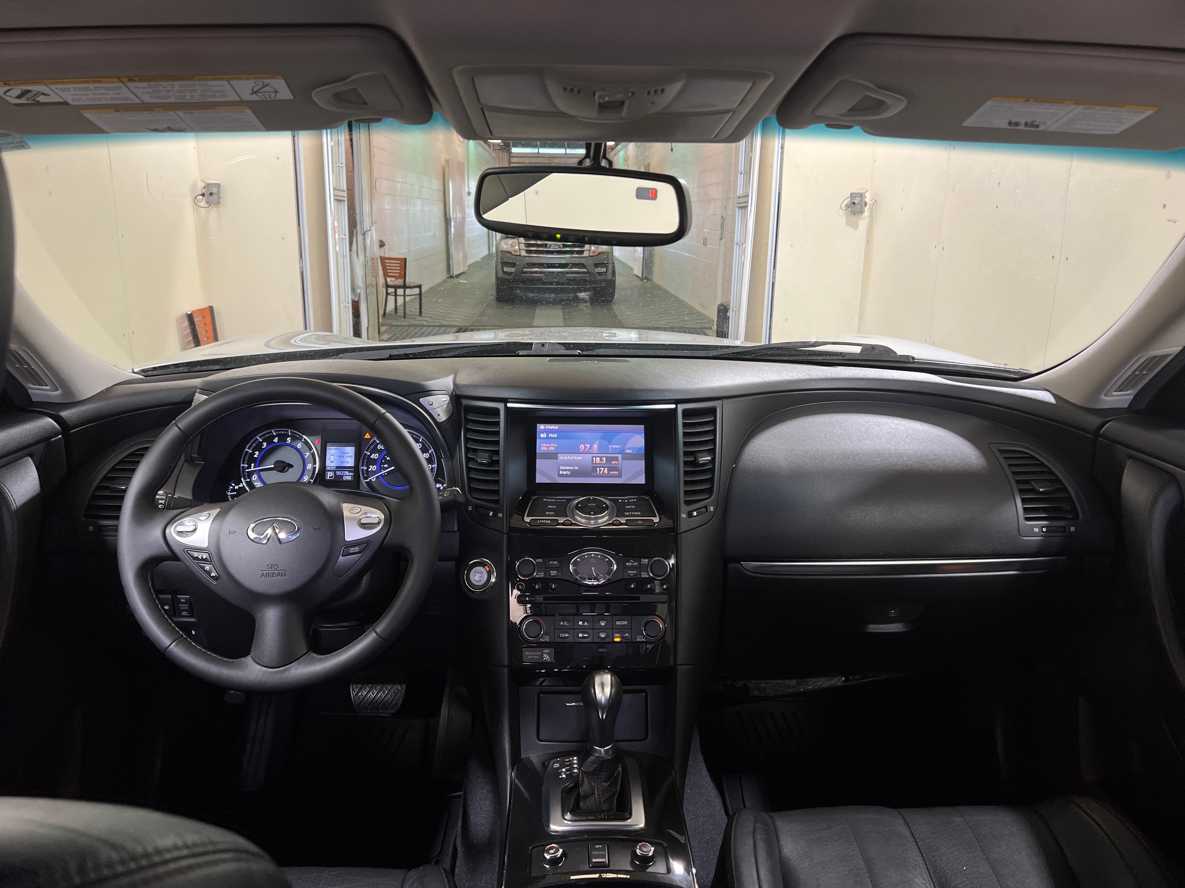2017 INFINITI QX70  2