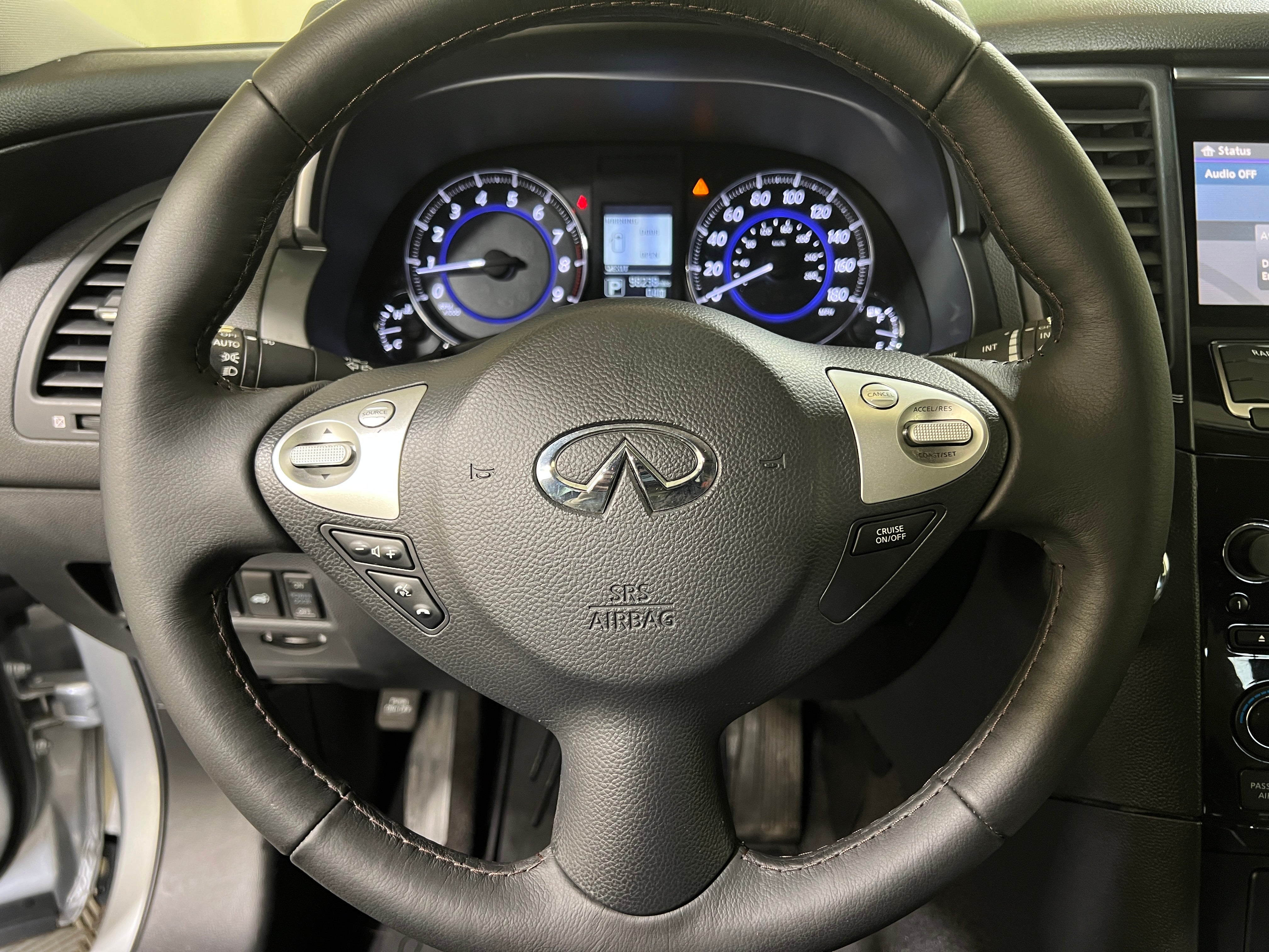2017 INFINITI QX70  4